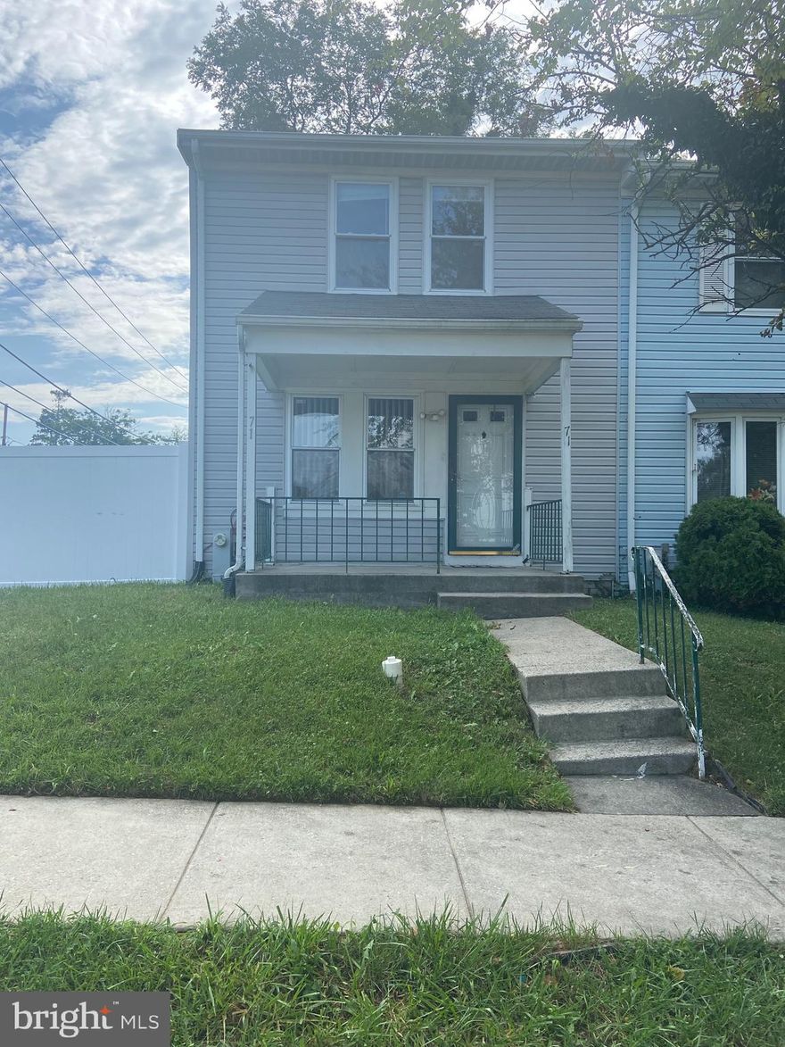 This 3bd/2fb END UNIT Townhome has been well maintained and boasts granite kitchen counters..major kitchen appliances, plenty of kitchen cabinet (wood) space, ceramic tile floor, garage disposer; laminate wood floors; double glass sliders leading to back yard; covered front porch; newer 6ft. privacy fence; ceiling fans; replacement windows; programmable thermostat; Carrier HVAC system w/central air; updated electric; newer water heater installed in April 2020.  **Motivated Seller**