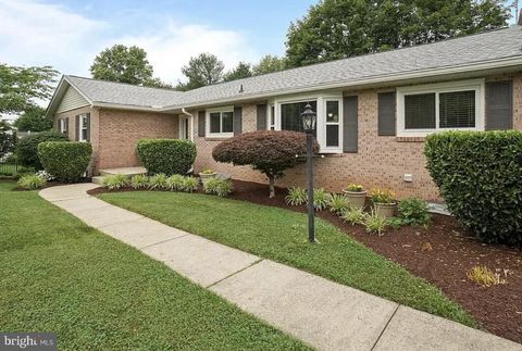 Homes For Rent - 8208 Ridgelea Court<br/> FREDERICK, MD 21702
