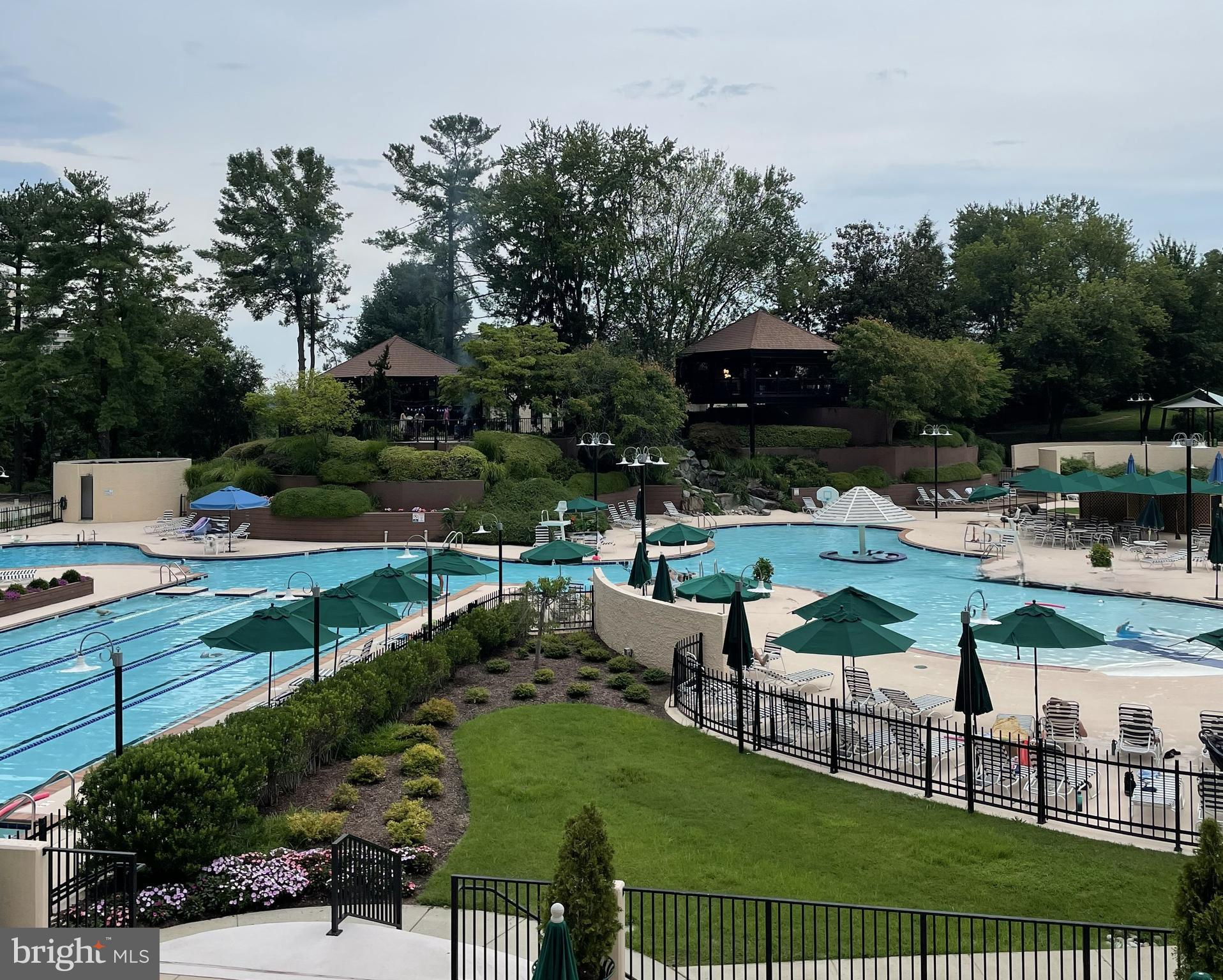 WATERGATE AT LANDMARK - Residential