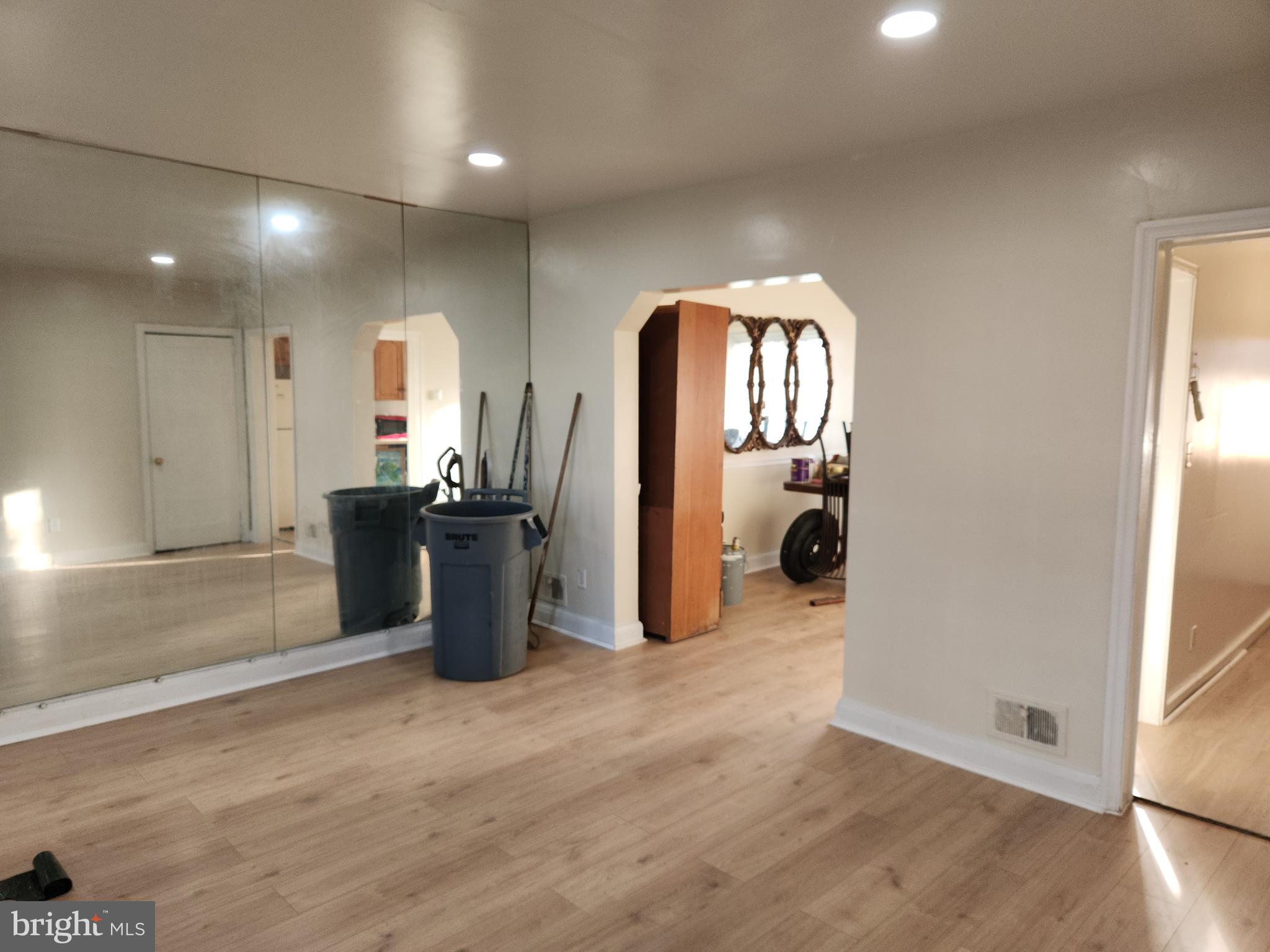 WOODMERE - Residential