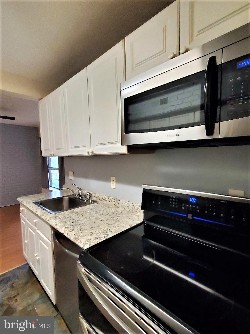 GREENBRIAR CONDO PHASE I - Residential Lease