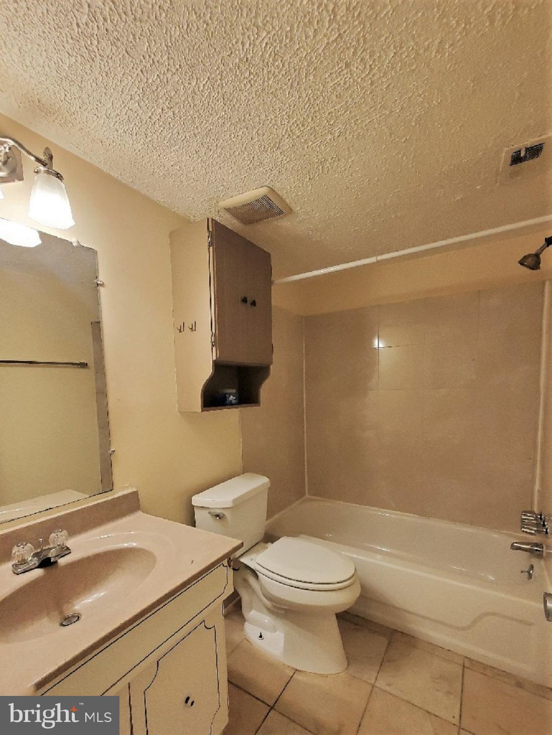 GREENBRIAR CONDO PHASE I - Residential Lease