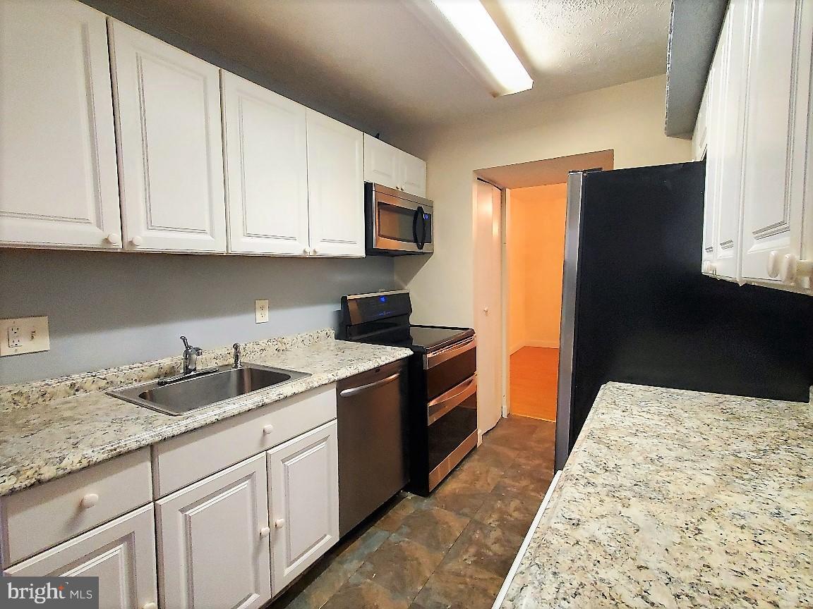 GREENBRIAR CONDO PHASE I - Residential Lease