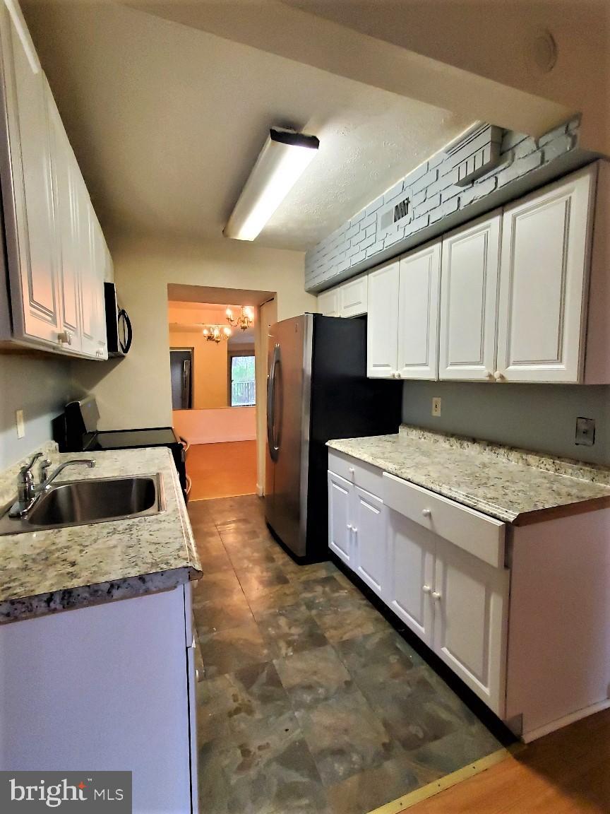 GREENBRIAR CONDO PHASE I - Residential Lease