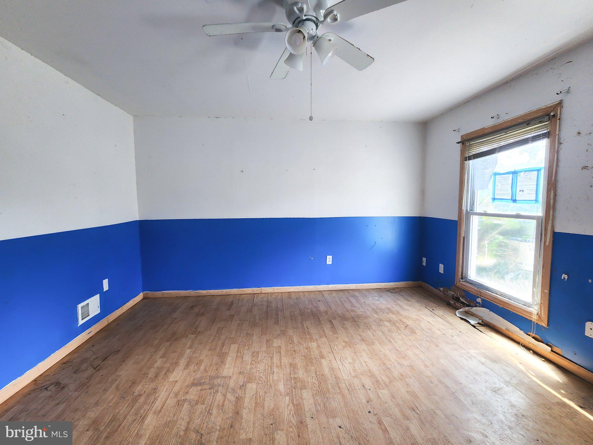 1005 WATERSIDE COURT