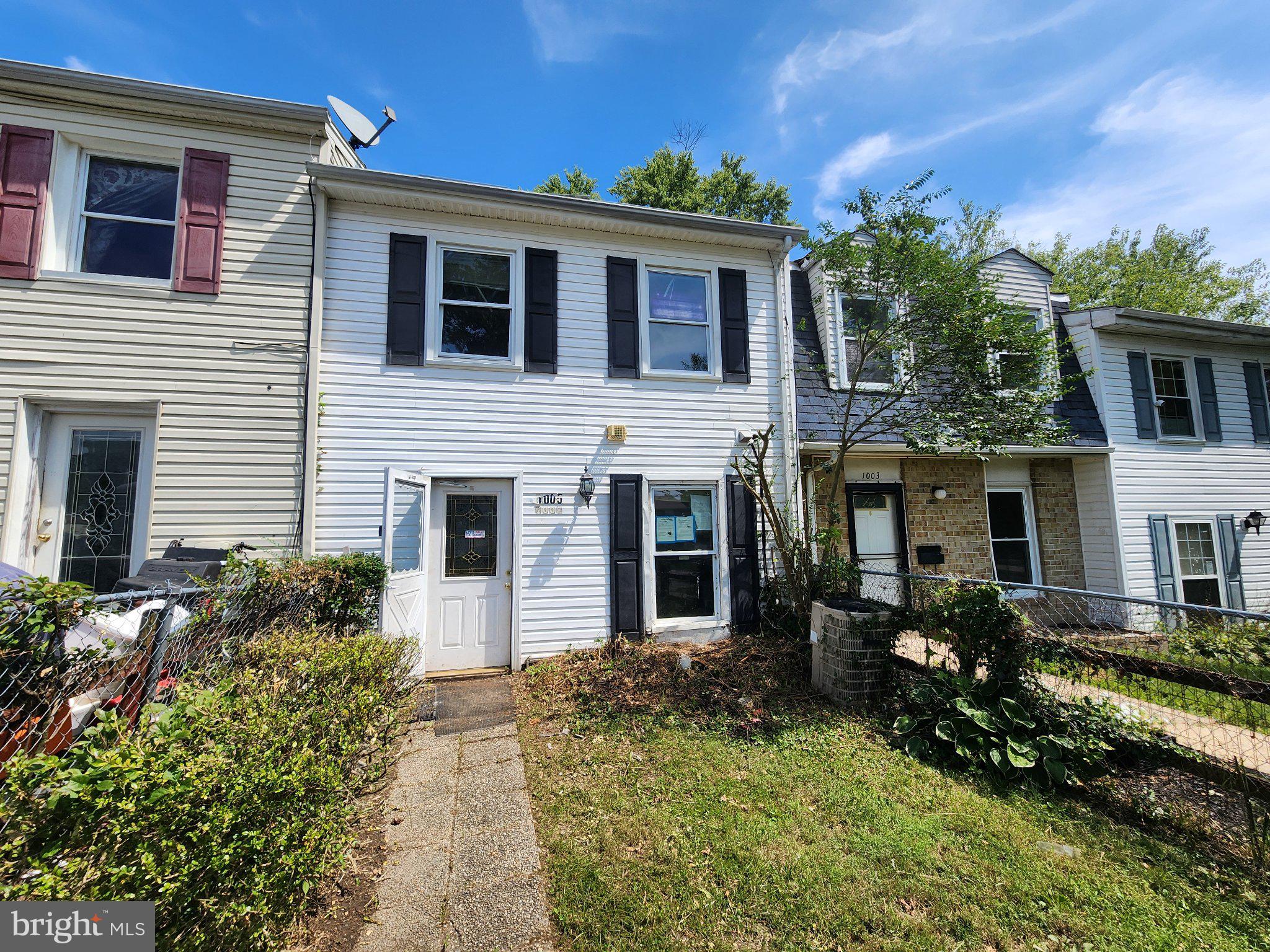 1005 WATERSIDE COURT