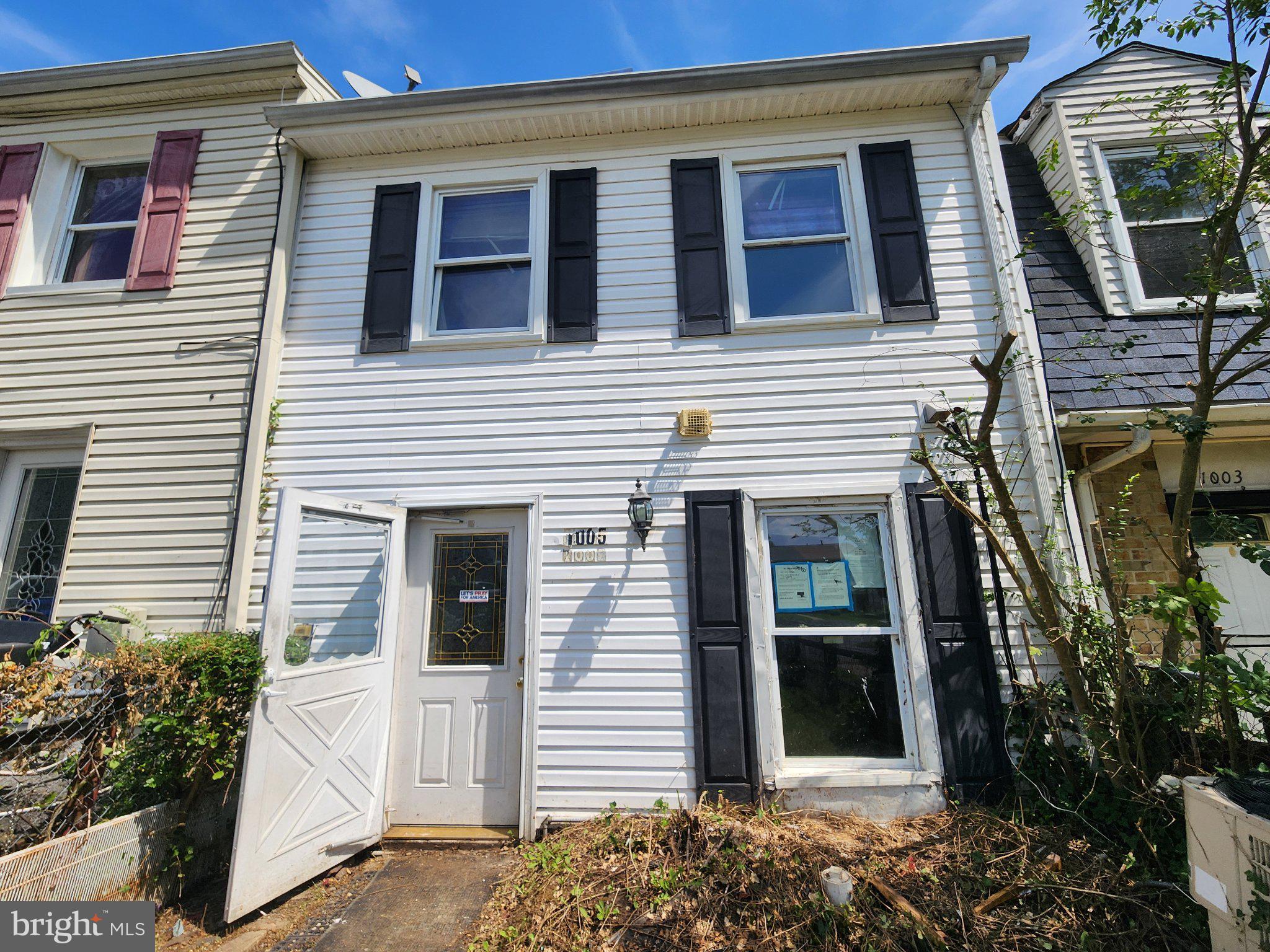 1005 WATERSIDE COURT