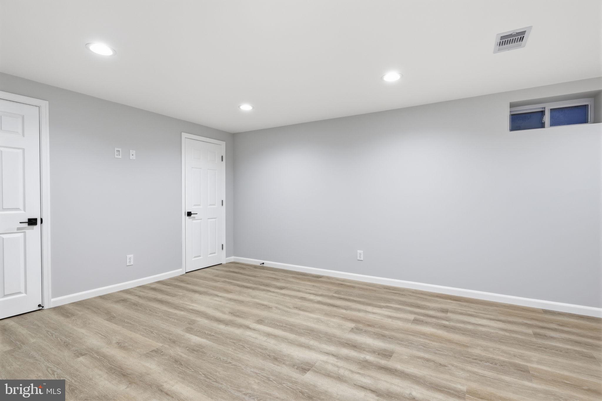 CHARING CROSS - Residential Lease