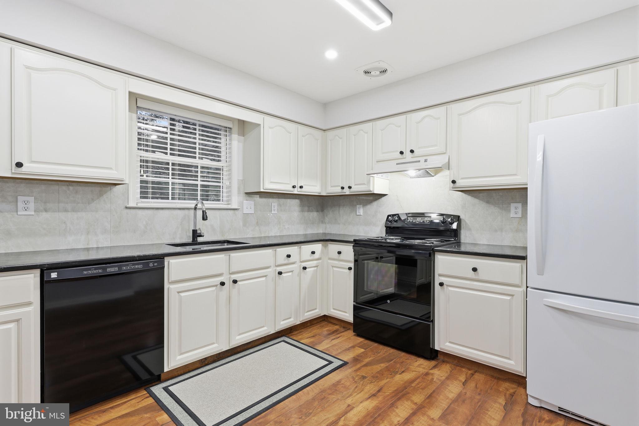 CHARING CROSS - Residential Lease