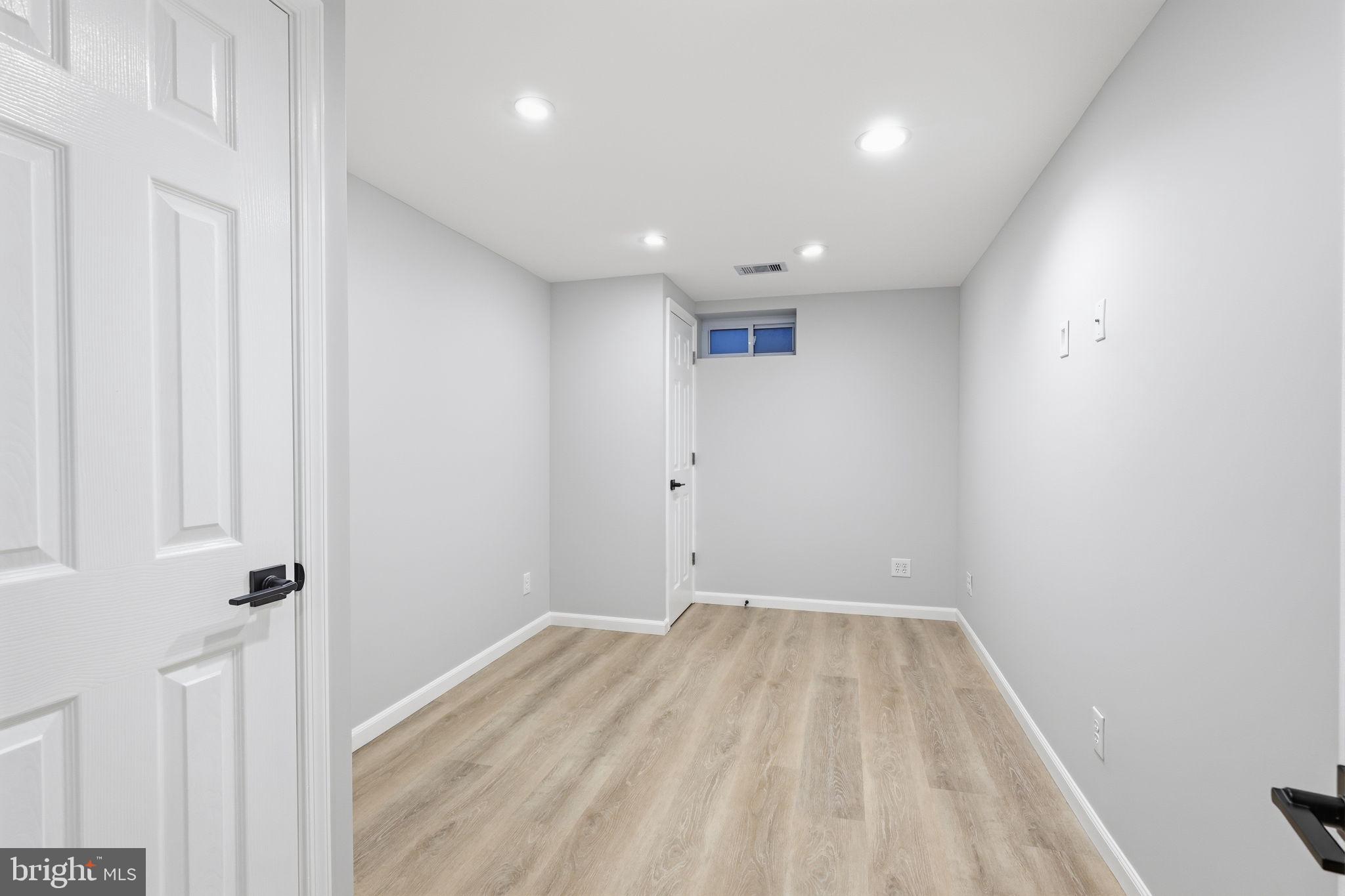 CHARING CROSS - Residential Lease