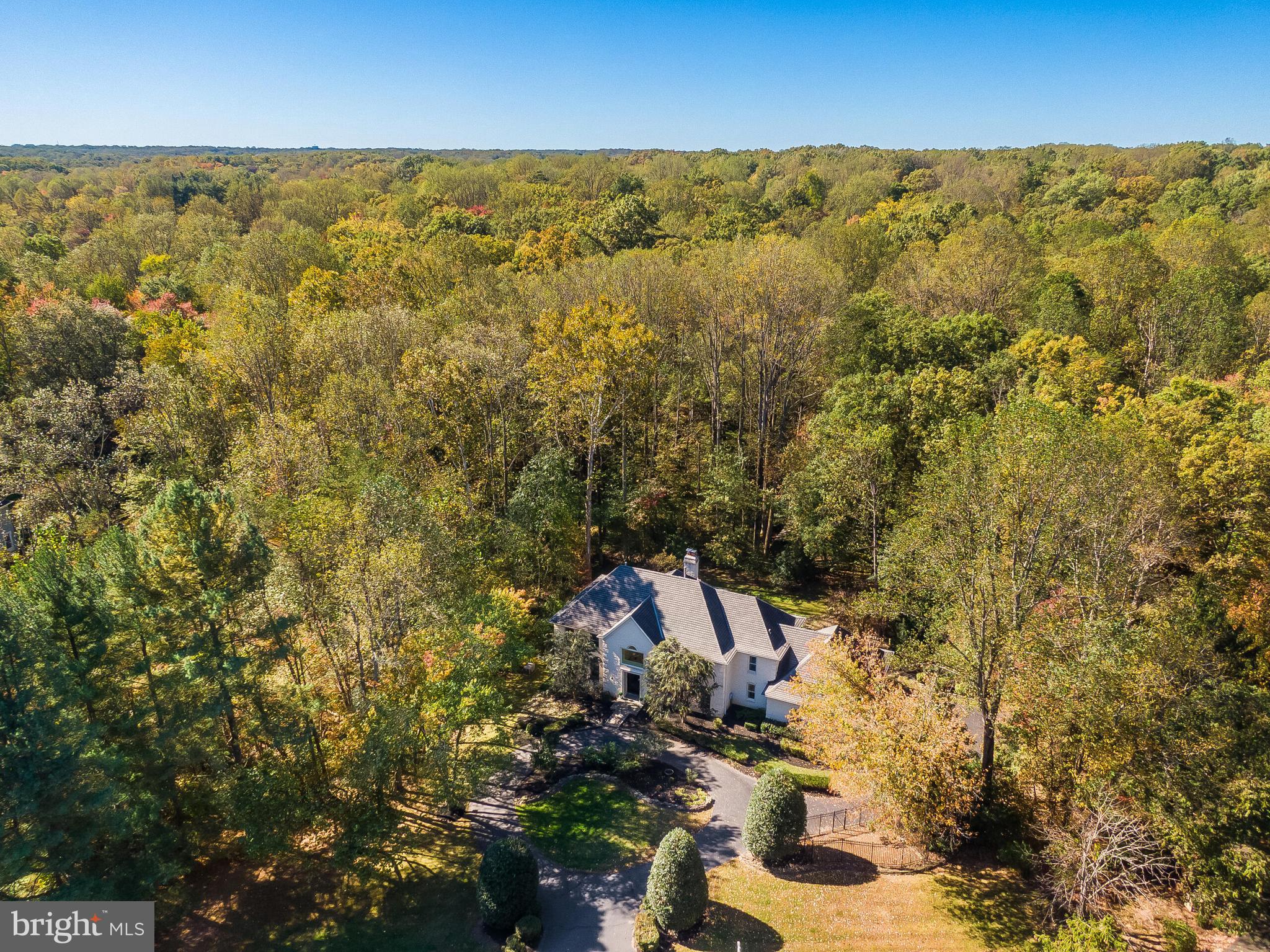 2404 OAKMONT COURT
