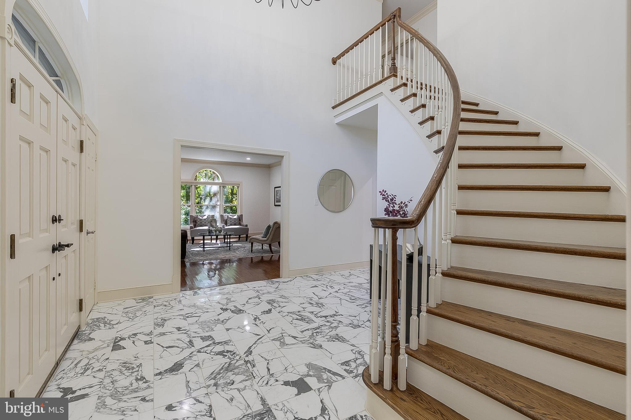 2404 OAKMONT COURT