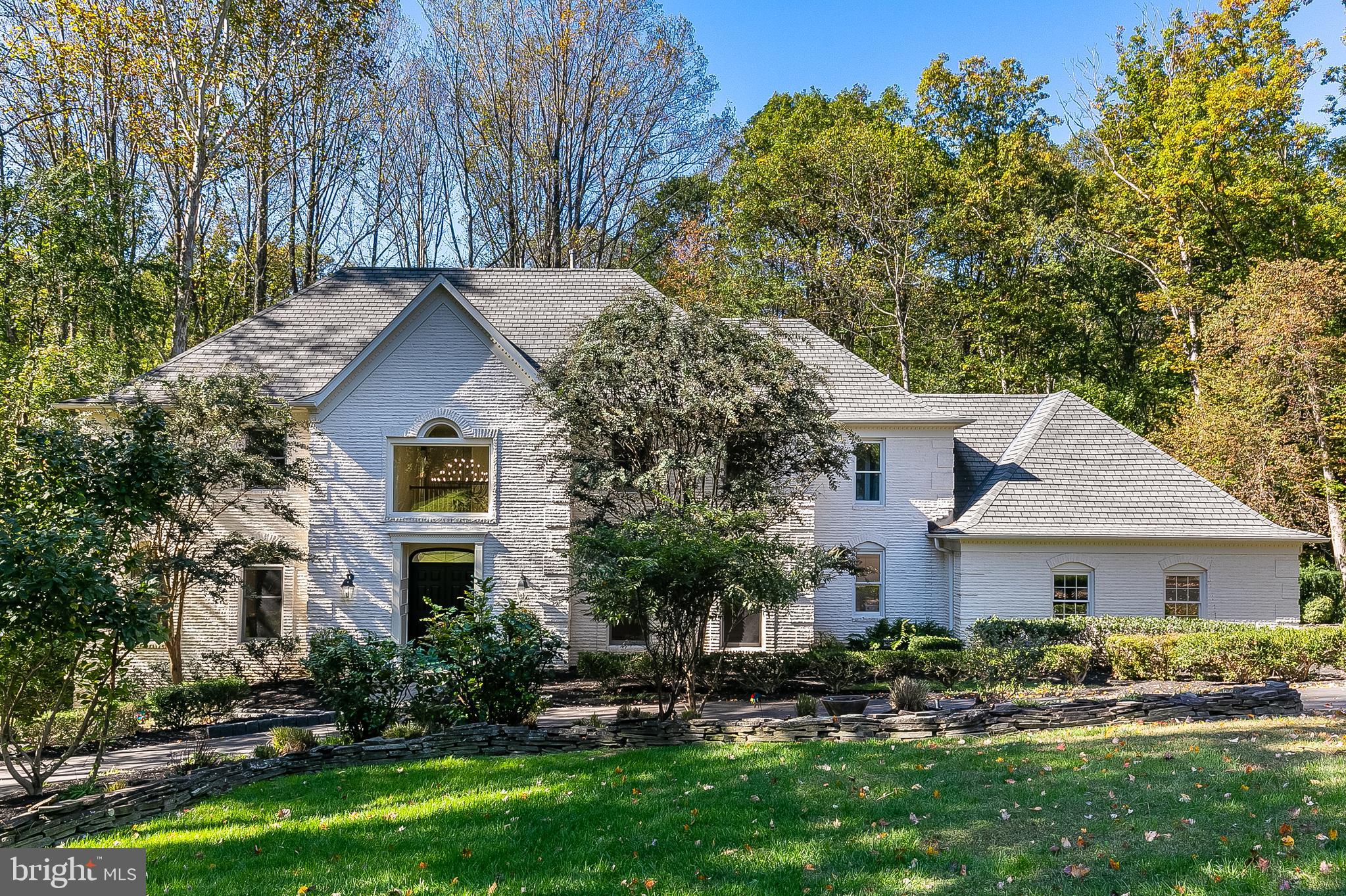 2404 OAKMONT COURT