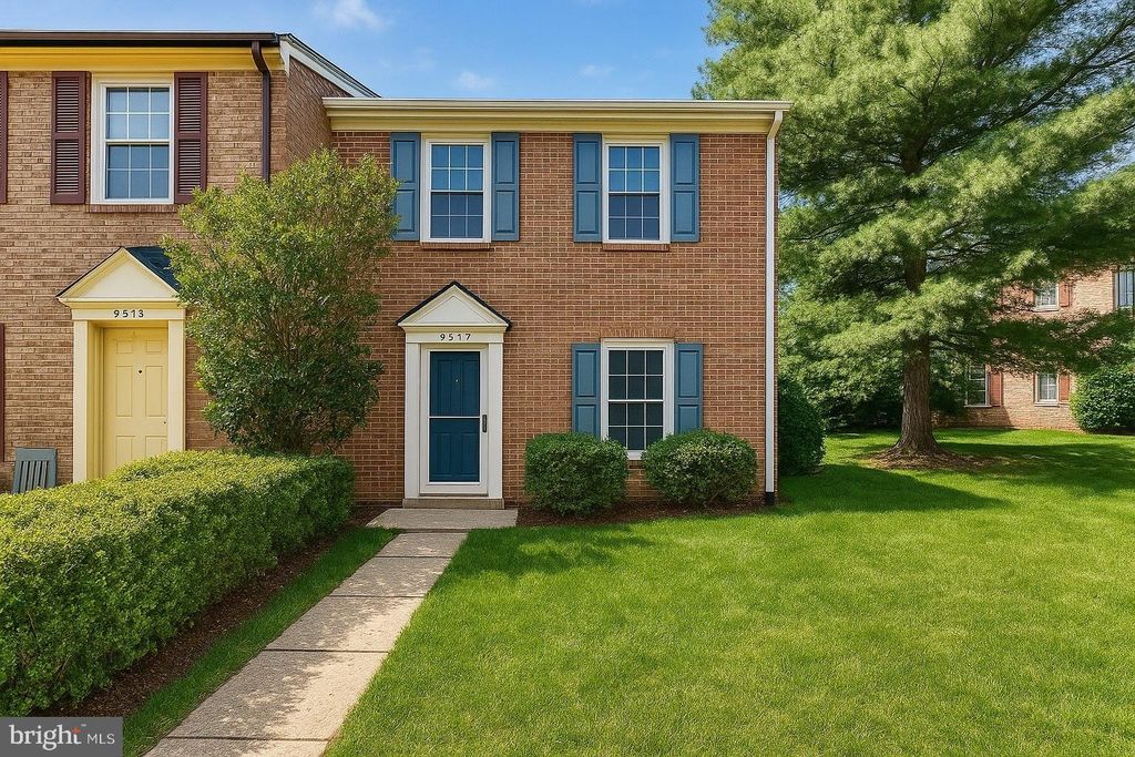 Photo of 5932 Grisby House Ct, CENTREVILLE, VA 20120 (MLS # VAFX2276362)