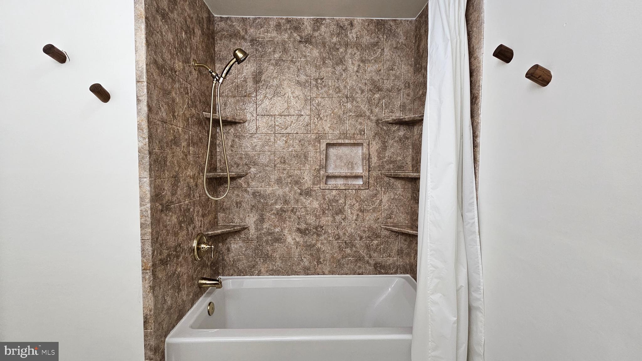 HALLETT HEIGHTS - Residential