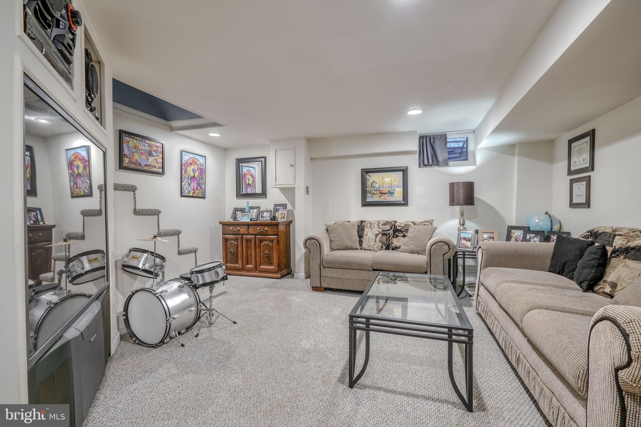 BALLARD GARDENS - Residential