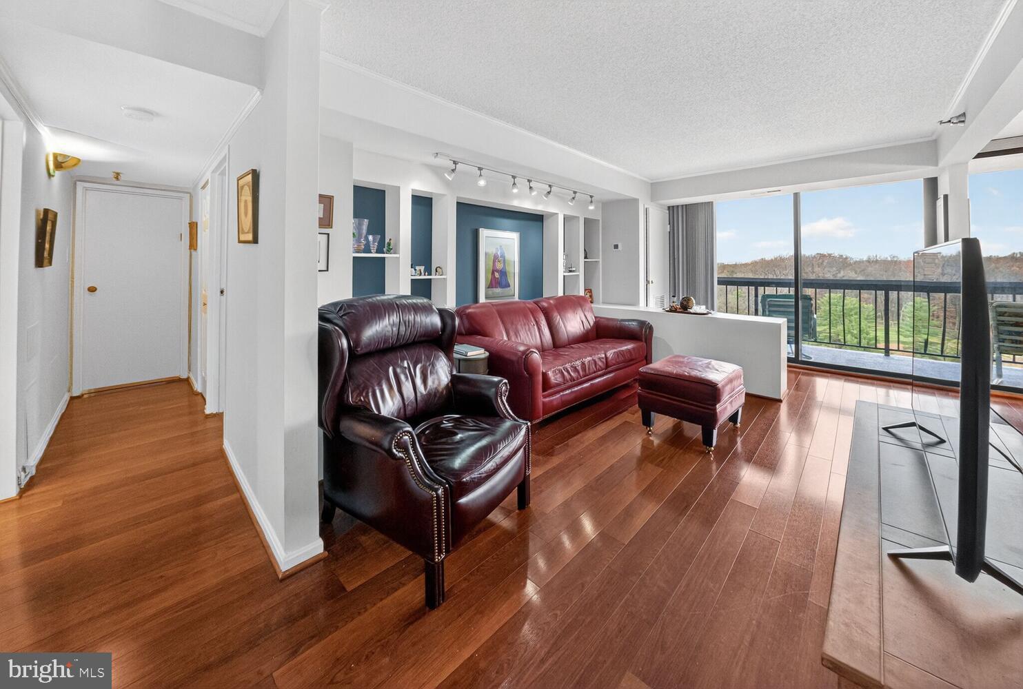 CHELSEA TOWERS - Residential