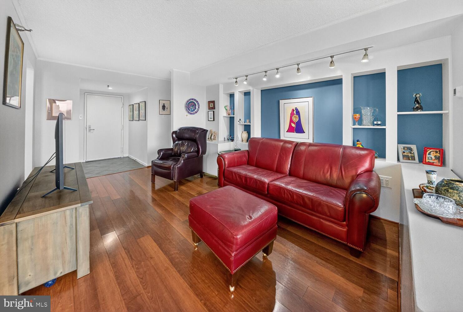 CHELSEA TOWERS - Residential