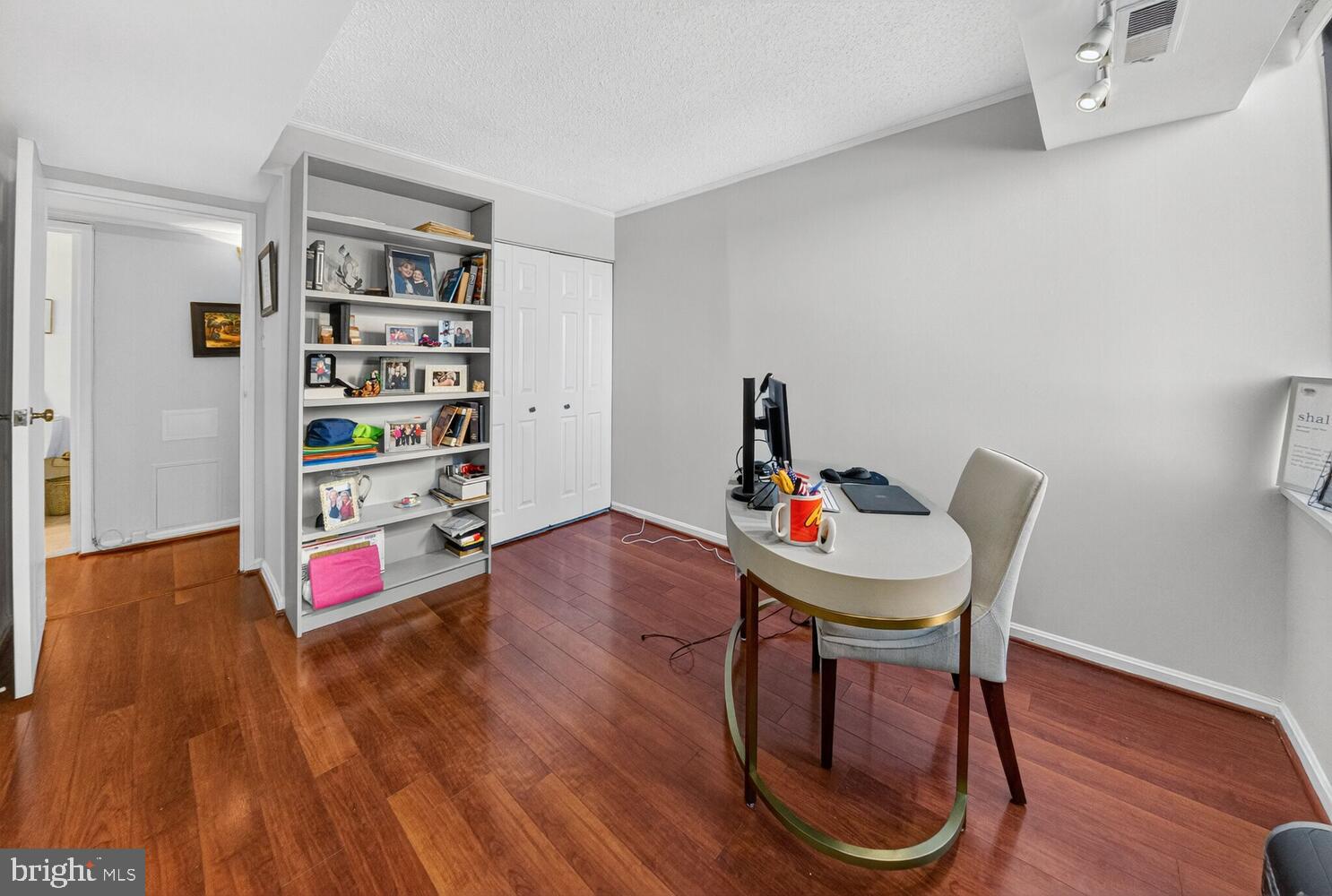 CHELSEA TOWERS - Residential