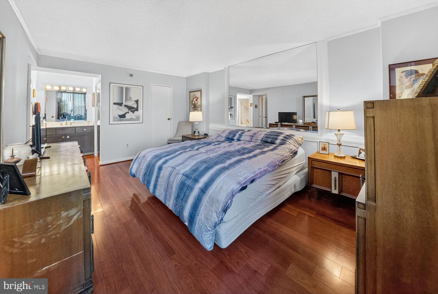 CHELSEA TOWERS - Residential