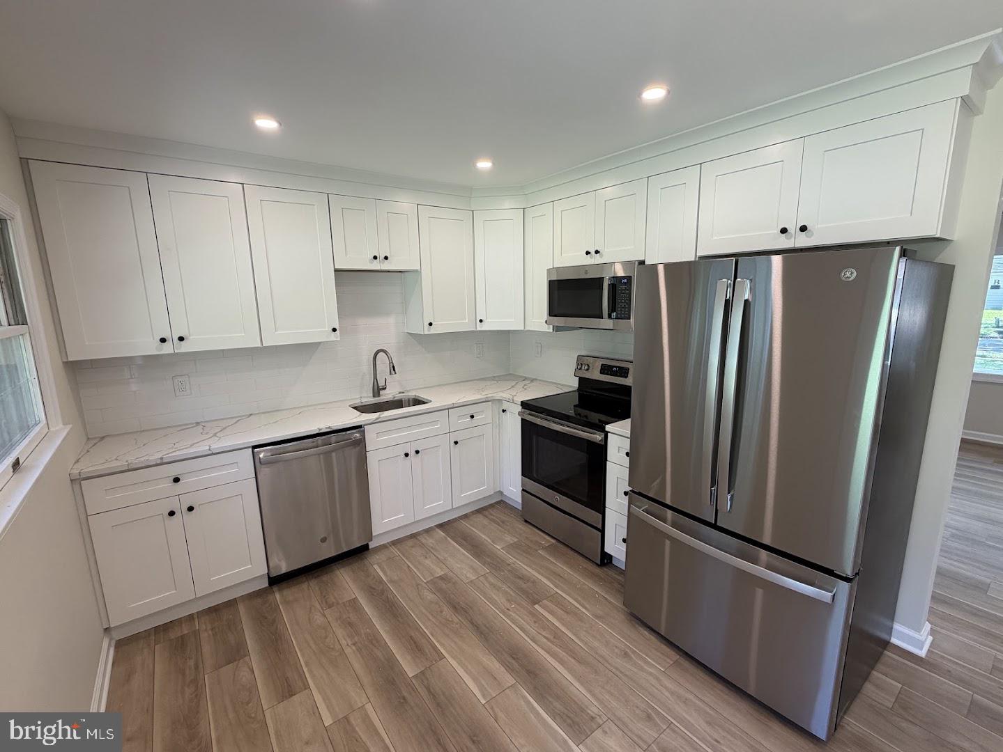 194 KENWOOD DRIVE S S