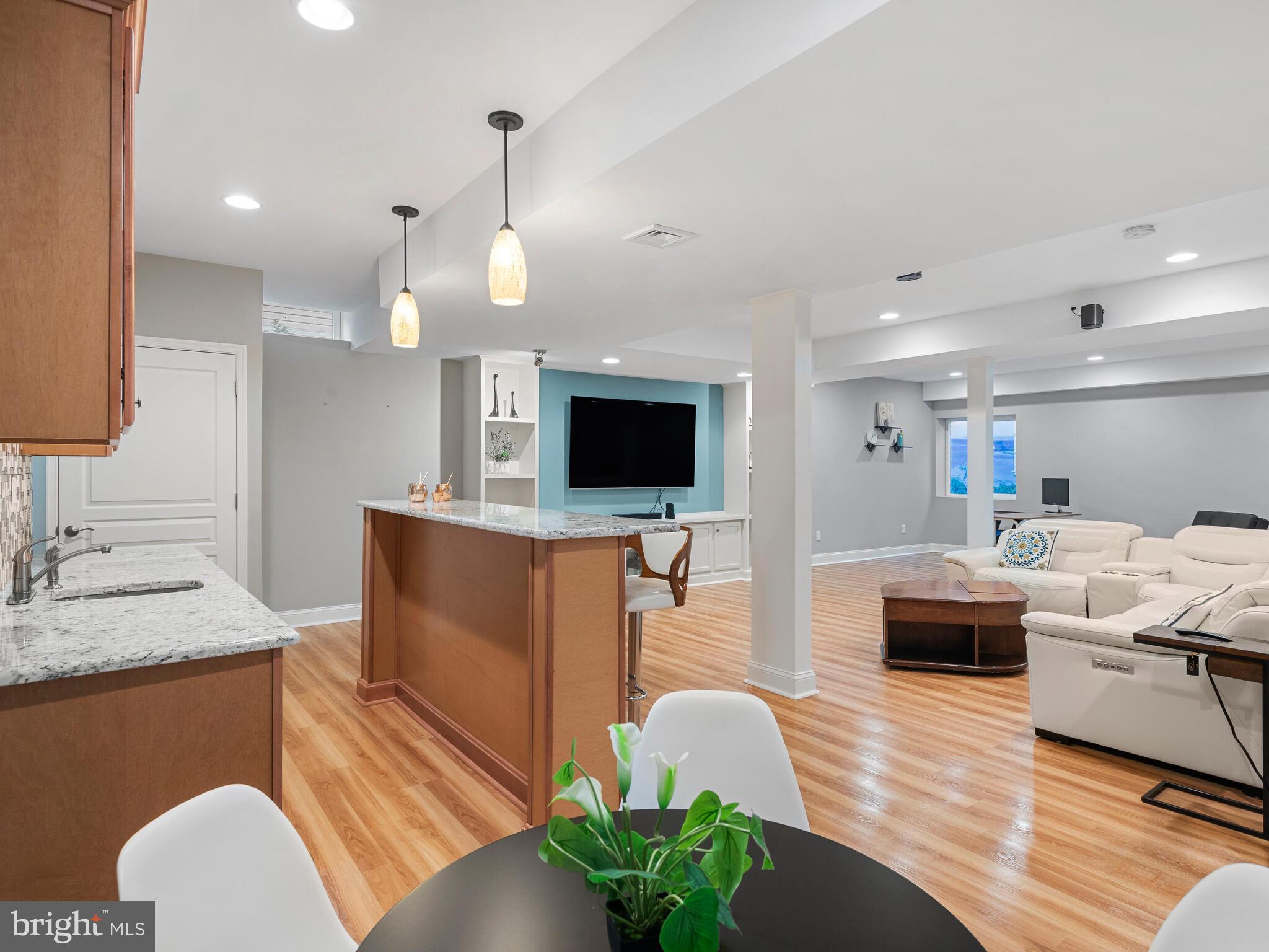 WINDSOR RIDGE - Residential