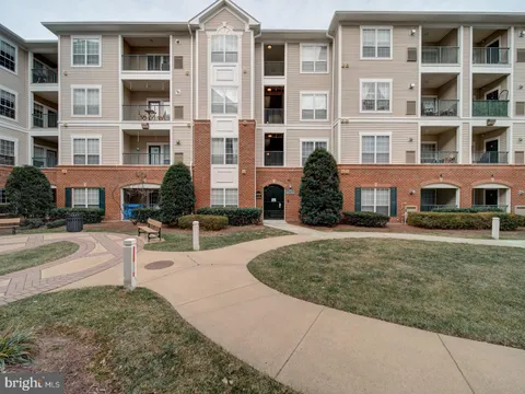 4850 Eisenhower Avenue Unit 218, Alexandria, VA MLS: VAAX2053522