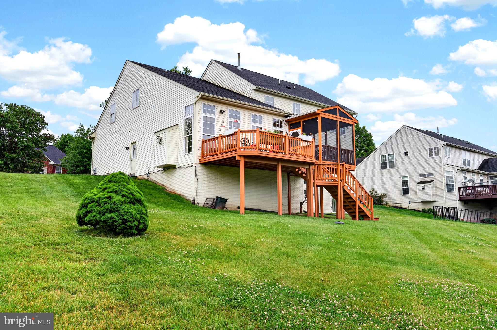 NORTH POINTE - Residential
