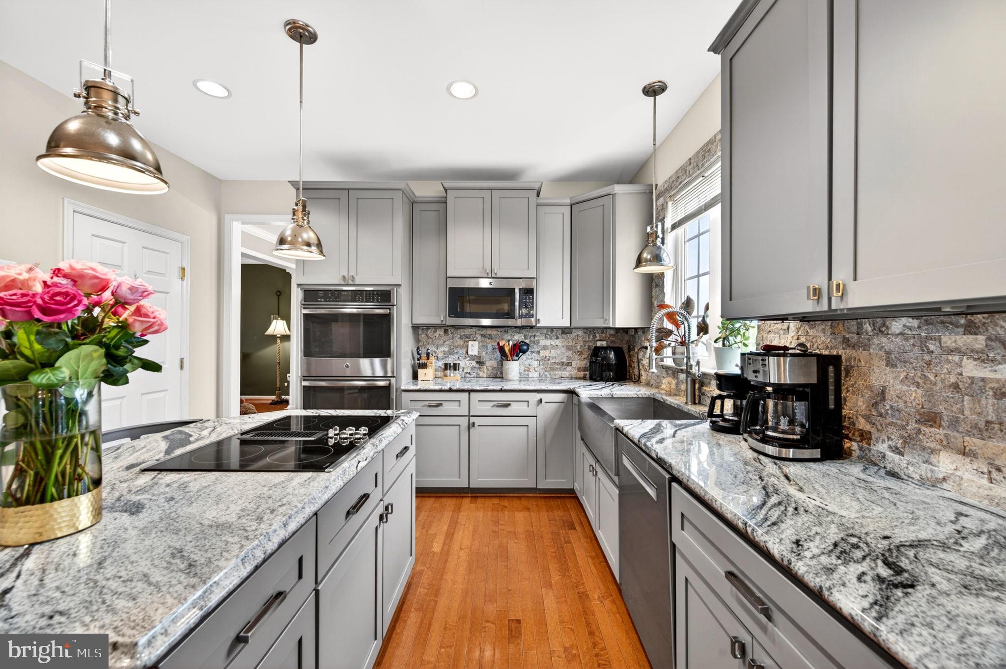8 N POINTE TERRACE