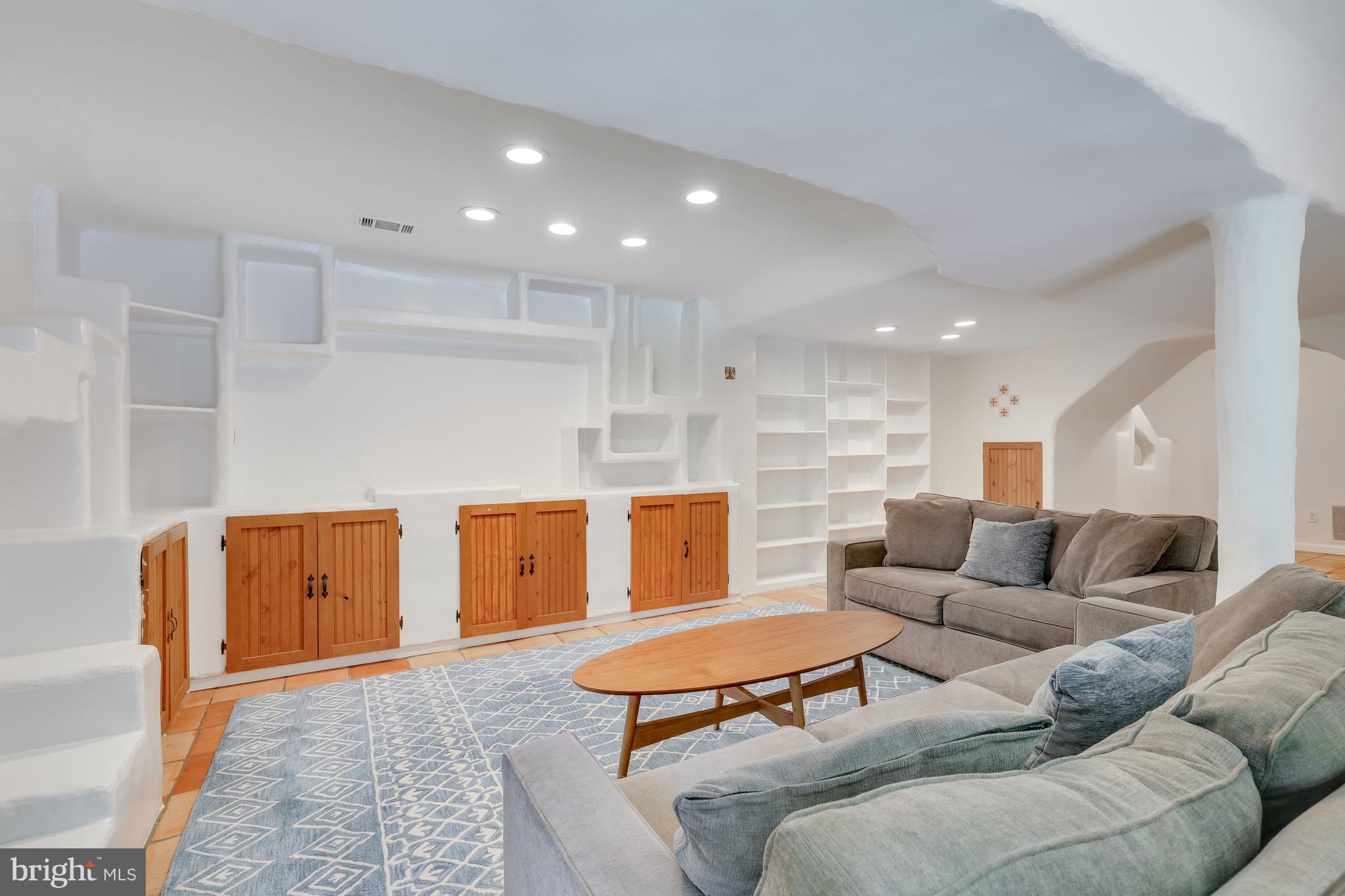 TALLY HO - Residential