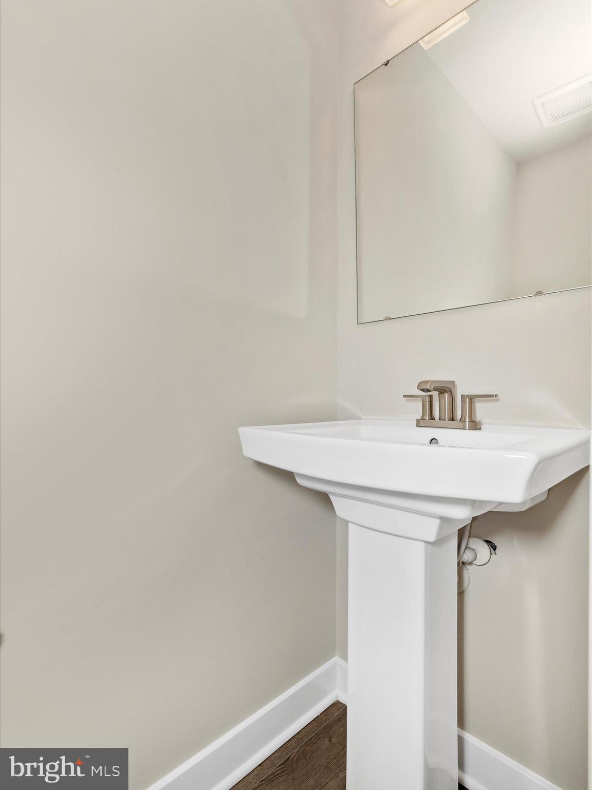 BELLE AIR TOWNHOMES - Residential Lease