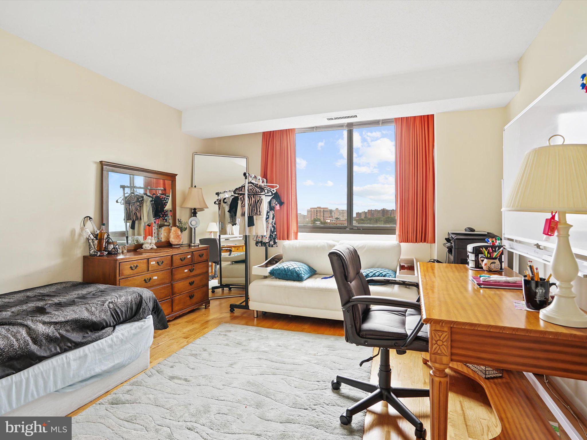 SKYLINE SQUARE CONDO - Residential