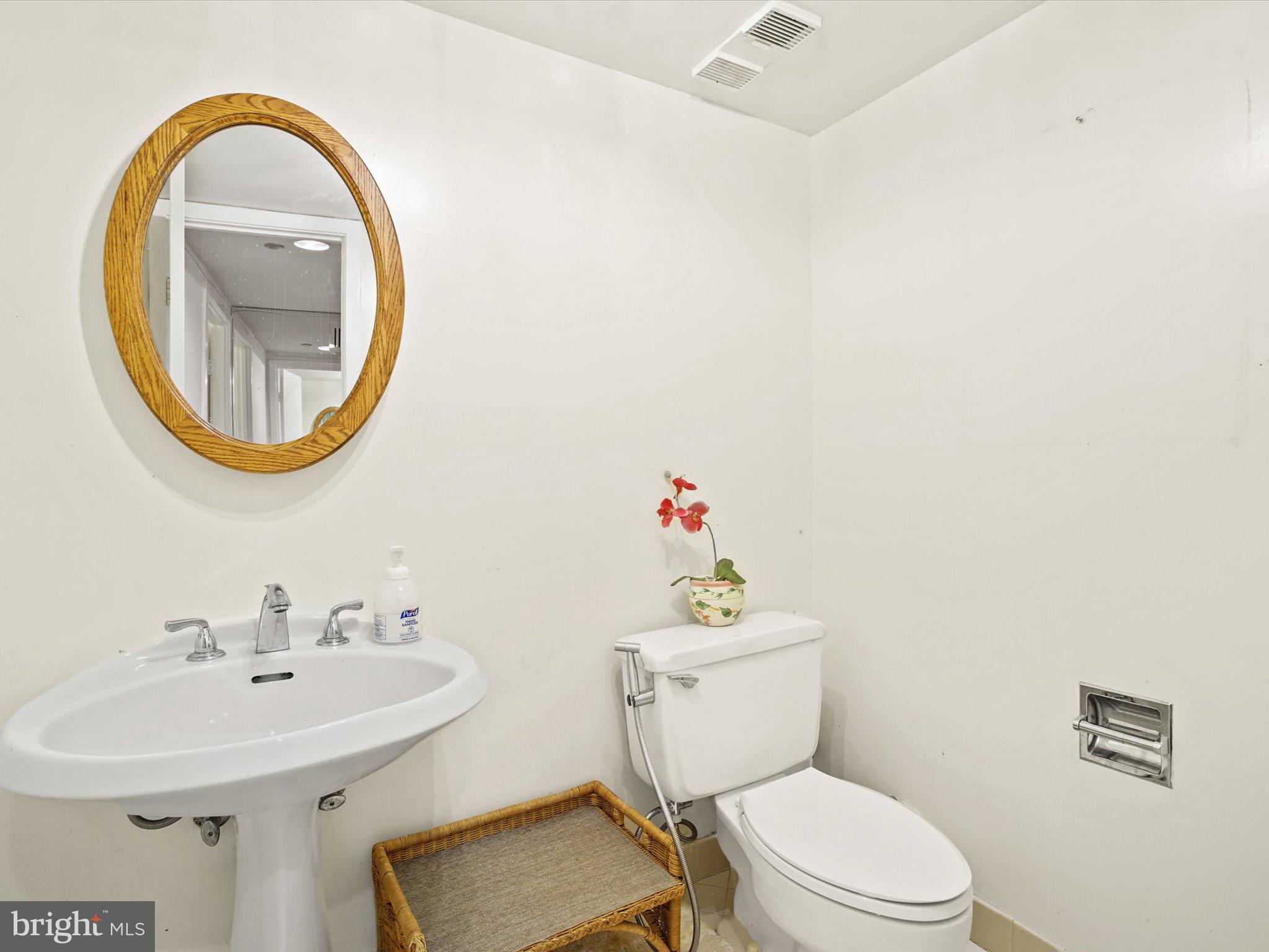 SKYLINE SQUARE CONDO - Residential