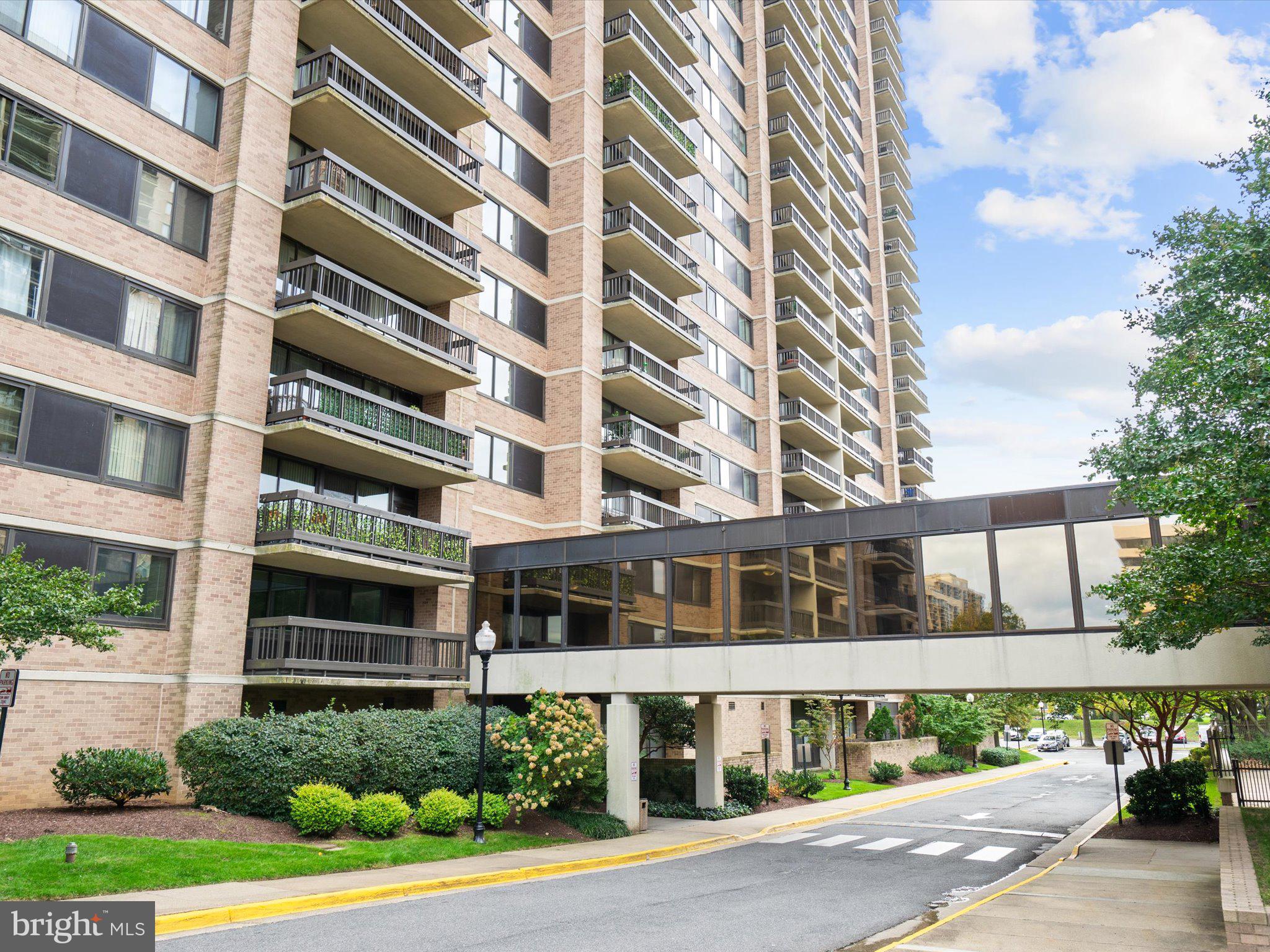 SKYLINE SQUARE CONDO - Residential