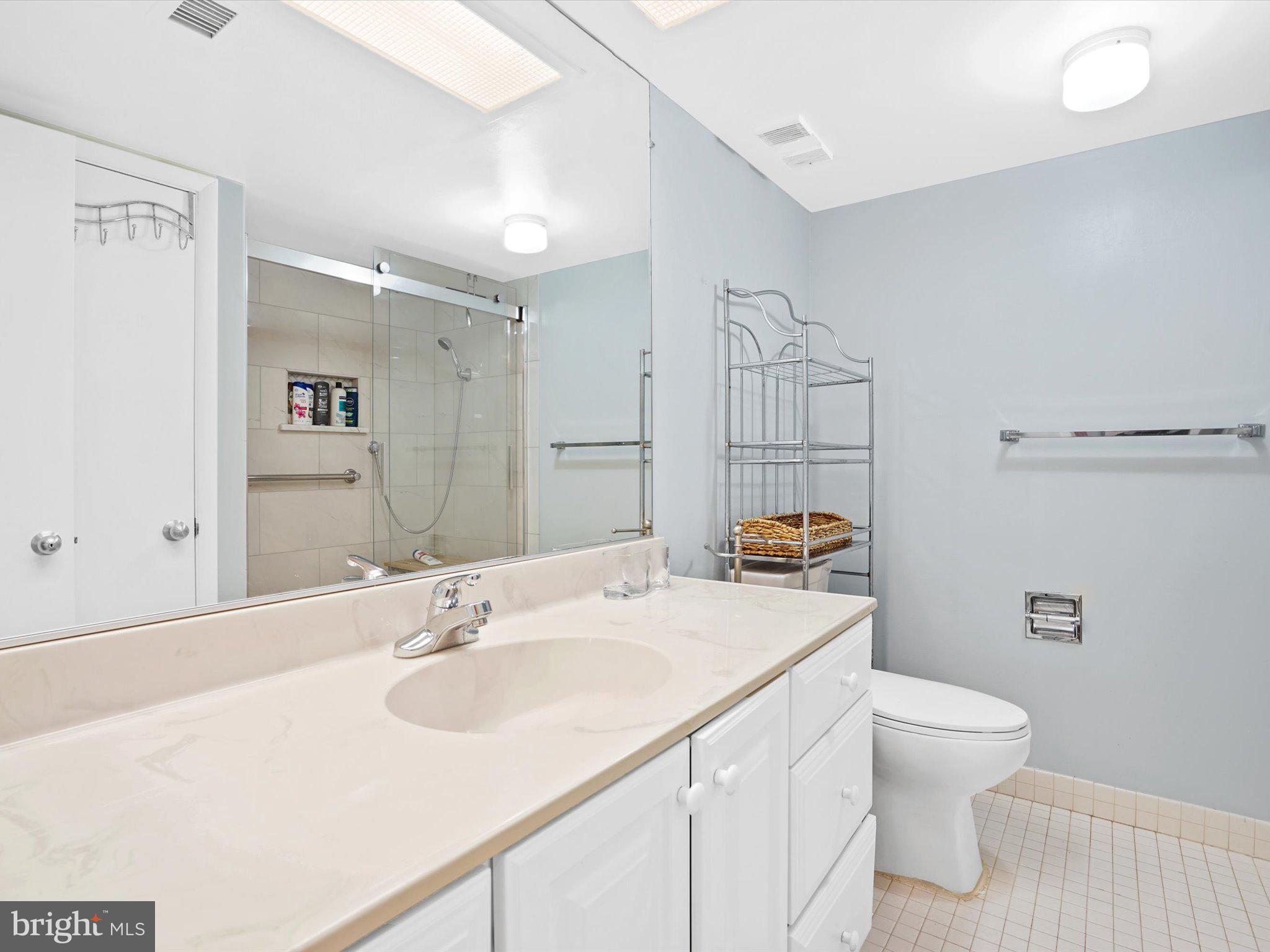 SKYLINE SQUARE CONDO - Residential