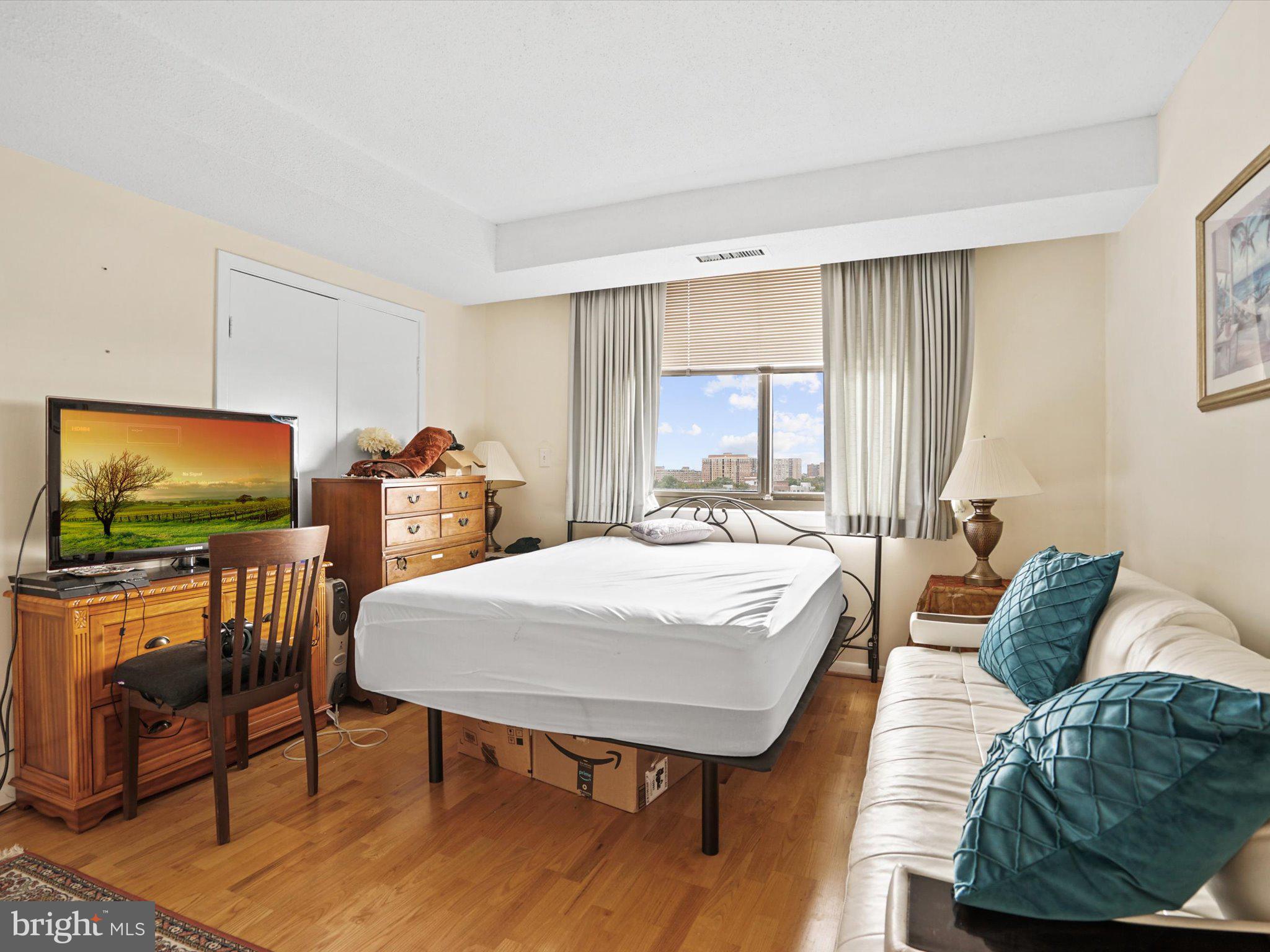 SKYLINE SQUARE CONDO - Residential