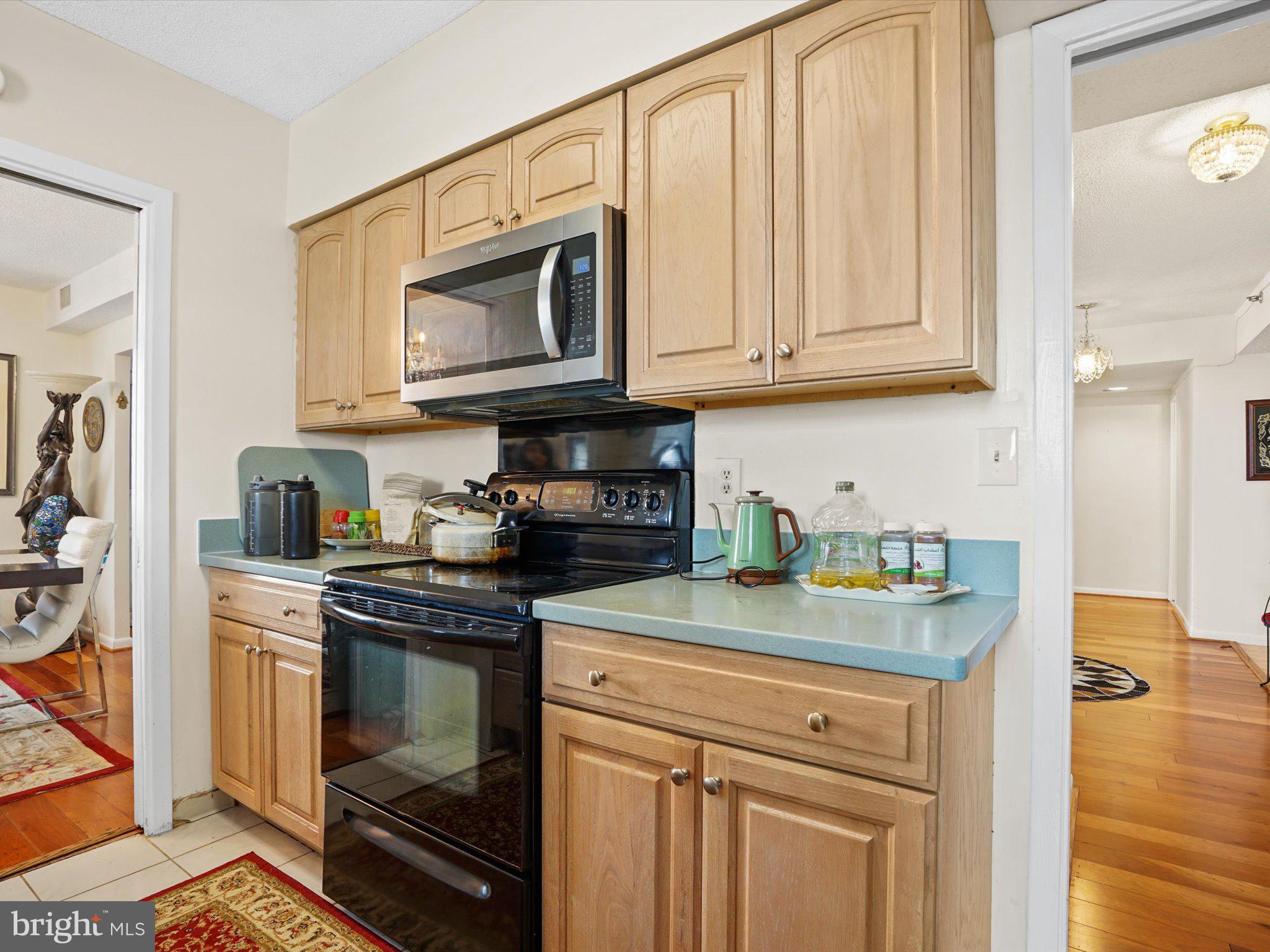 SKYLINE SQUARE CONDO - Residential