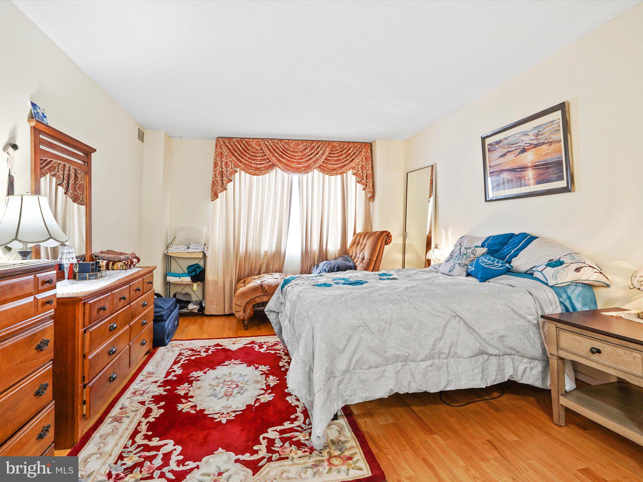 SKYLINE SQUARE CONDO - Residential