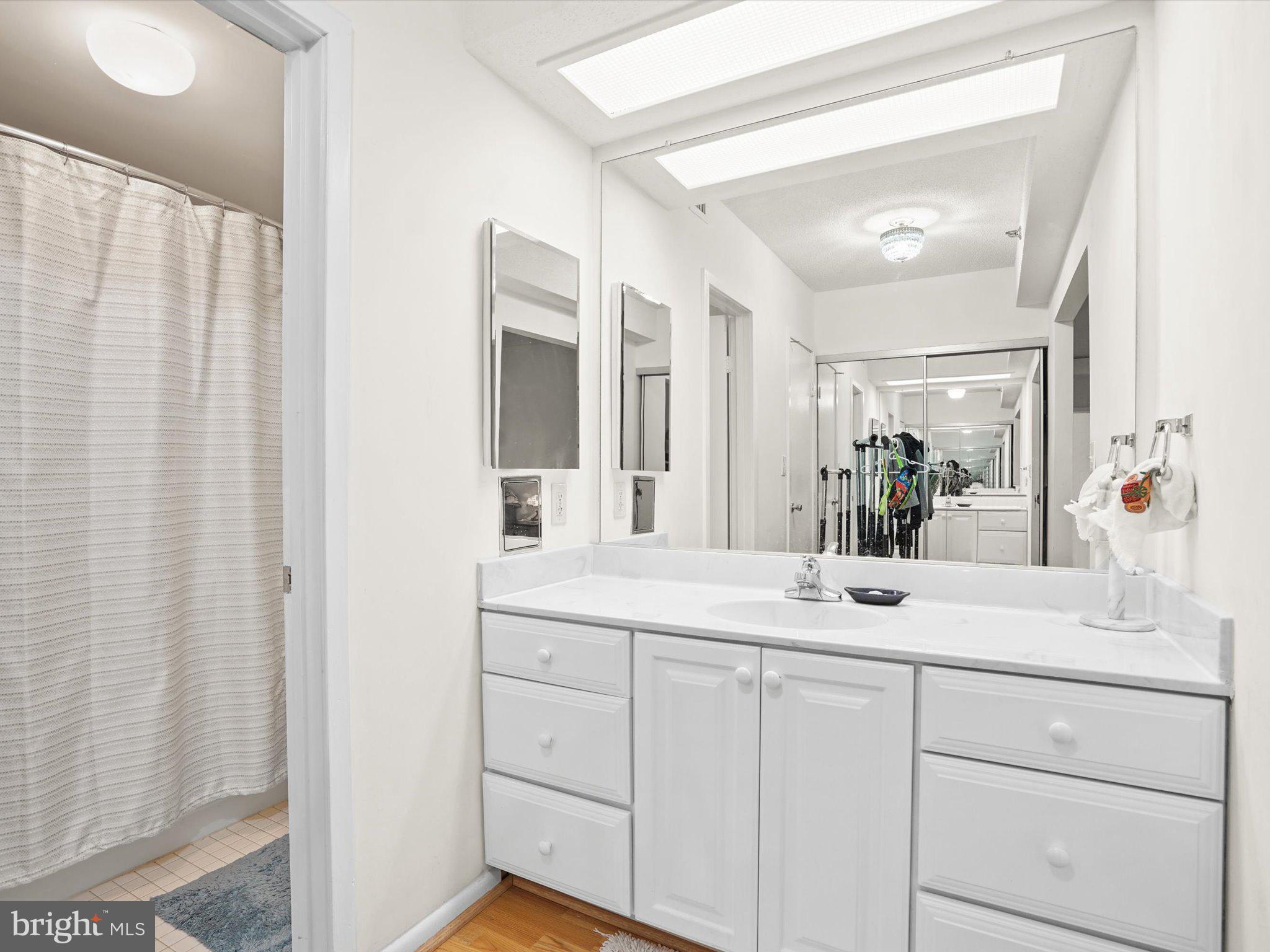 SKYLINE SQUARE CONDO - Residential