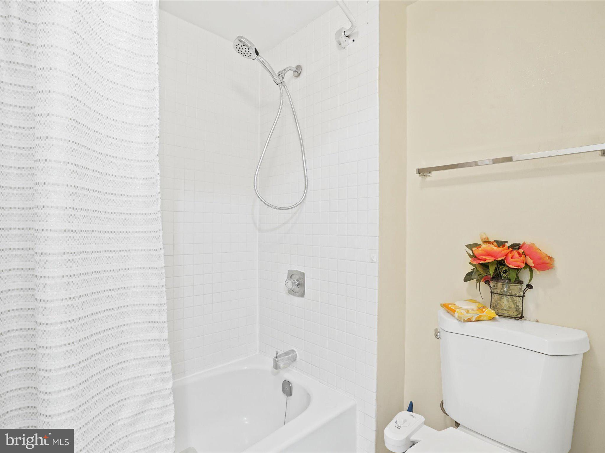 SKYLINE SQUARE CONDO - Residential