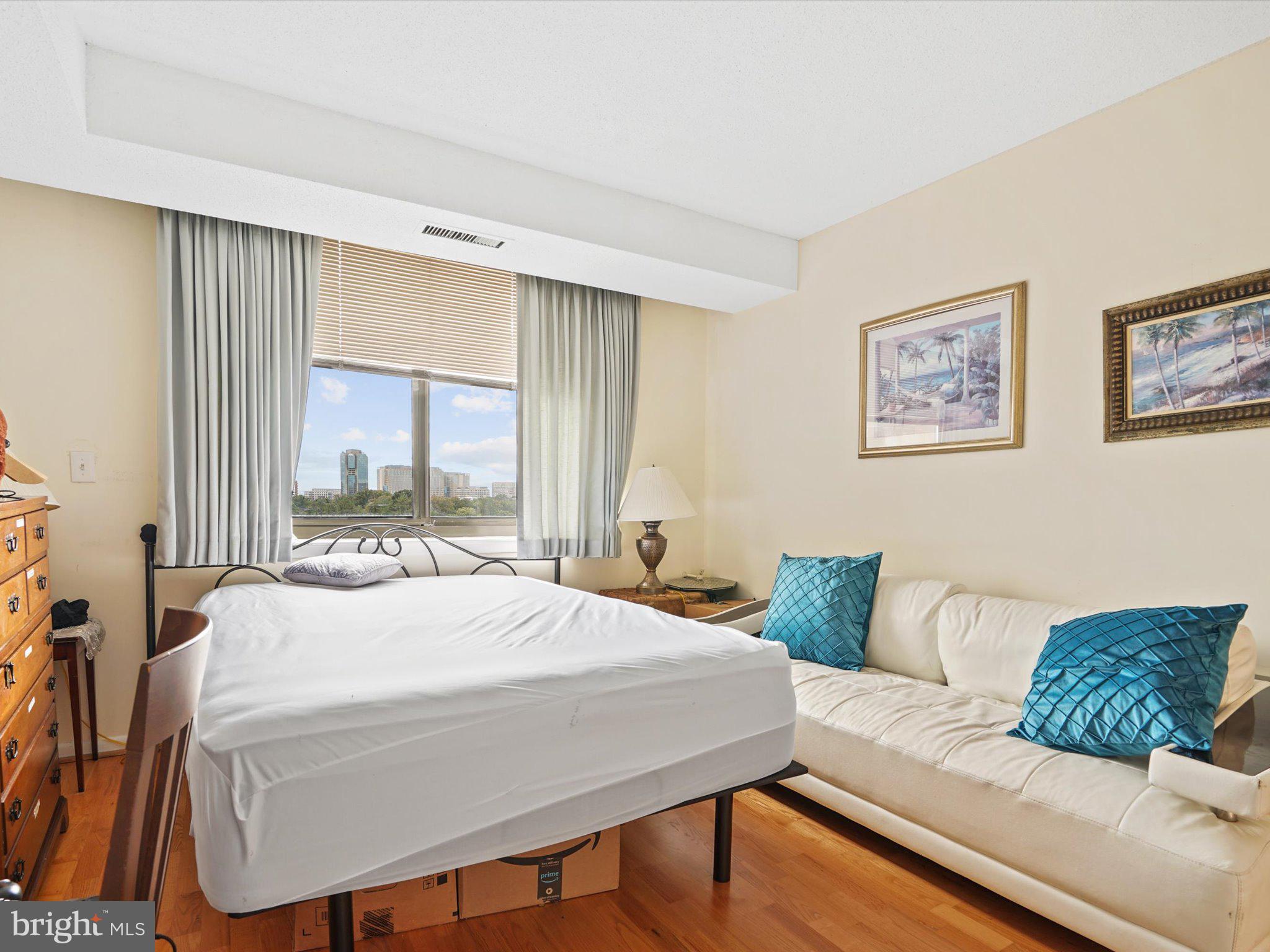 SKYLINE SQUARE CONDO - Residential