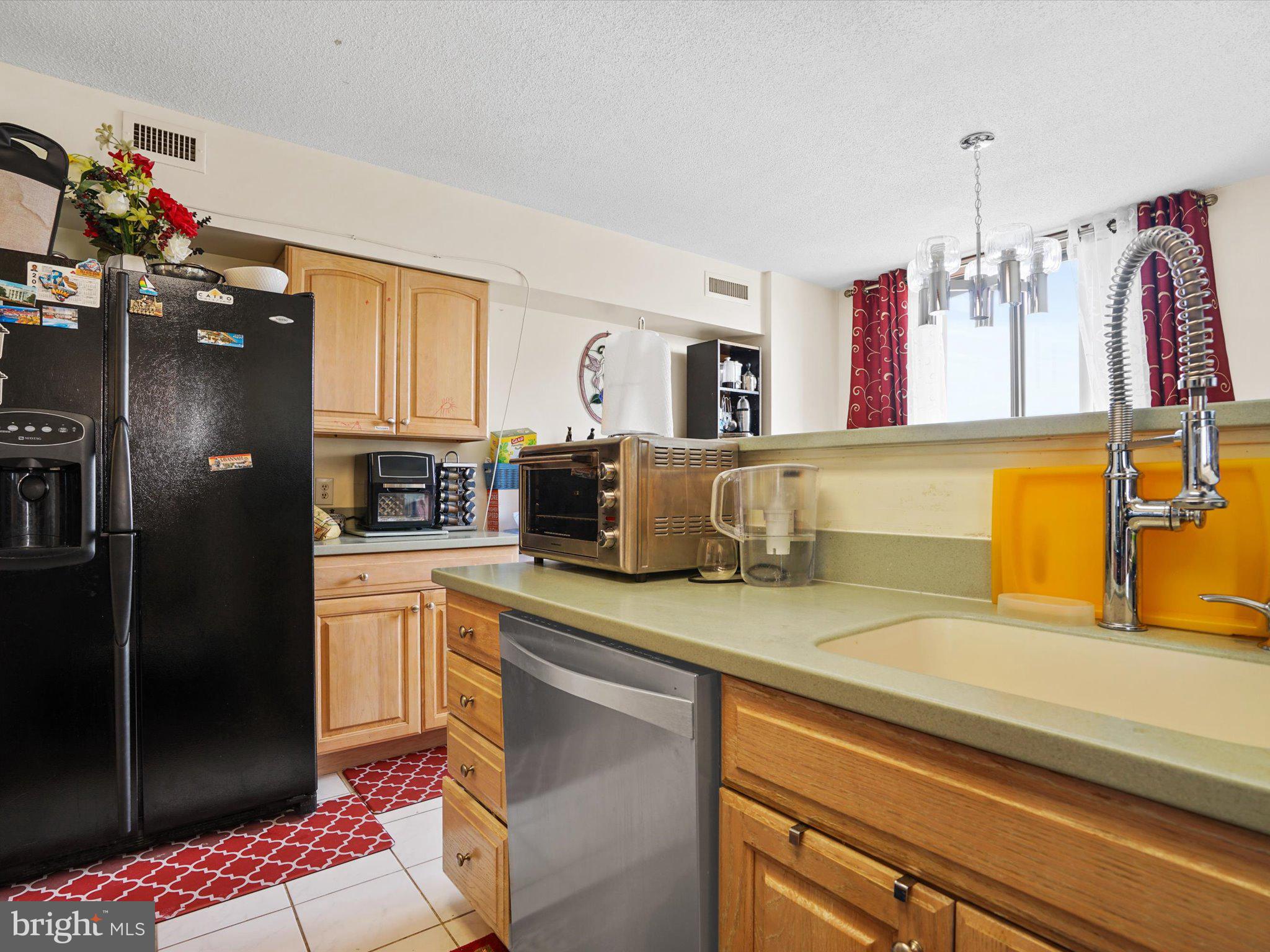 SKYLINE SQUARE CONDO - Residential