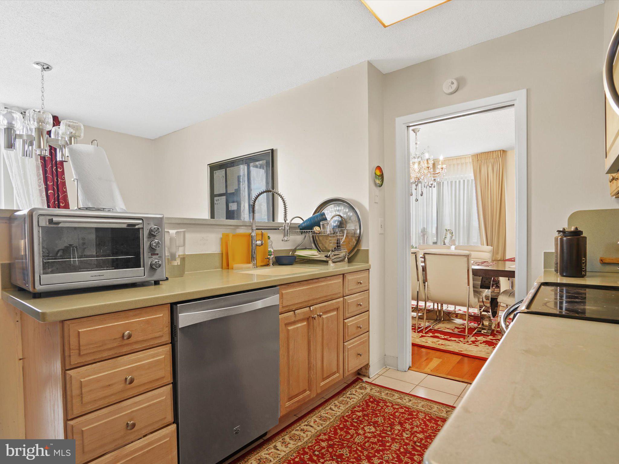 SKYLINE SQUARE CONDO - Residential