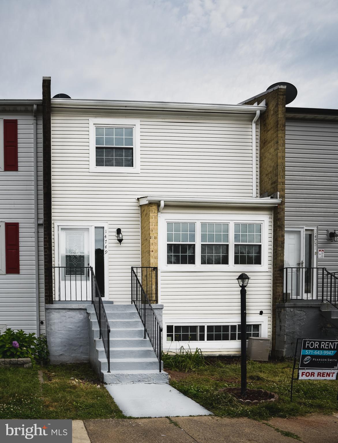 LONDON TOWNE - Residential Lease