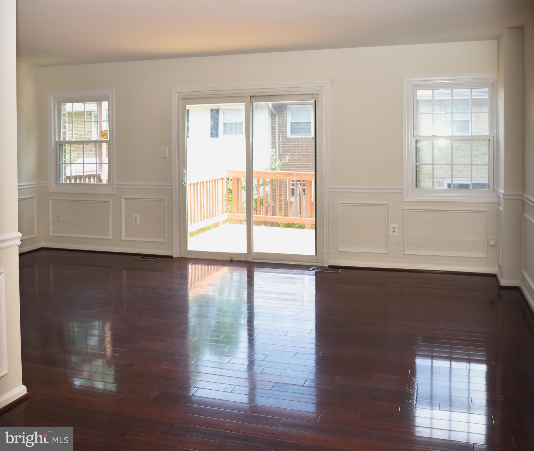 LONDON TOWNE - Residential Lease