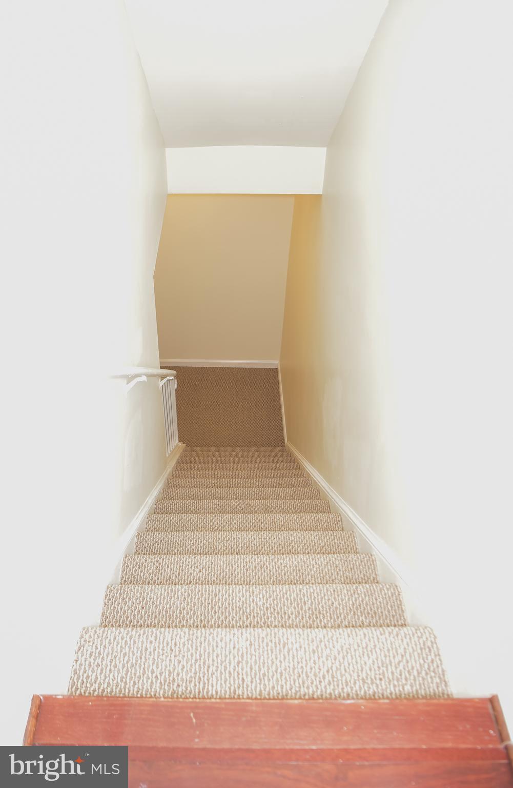 LONDON TOWNE - Residential Lease