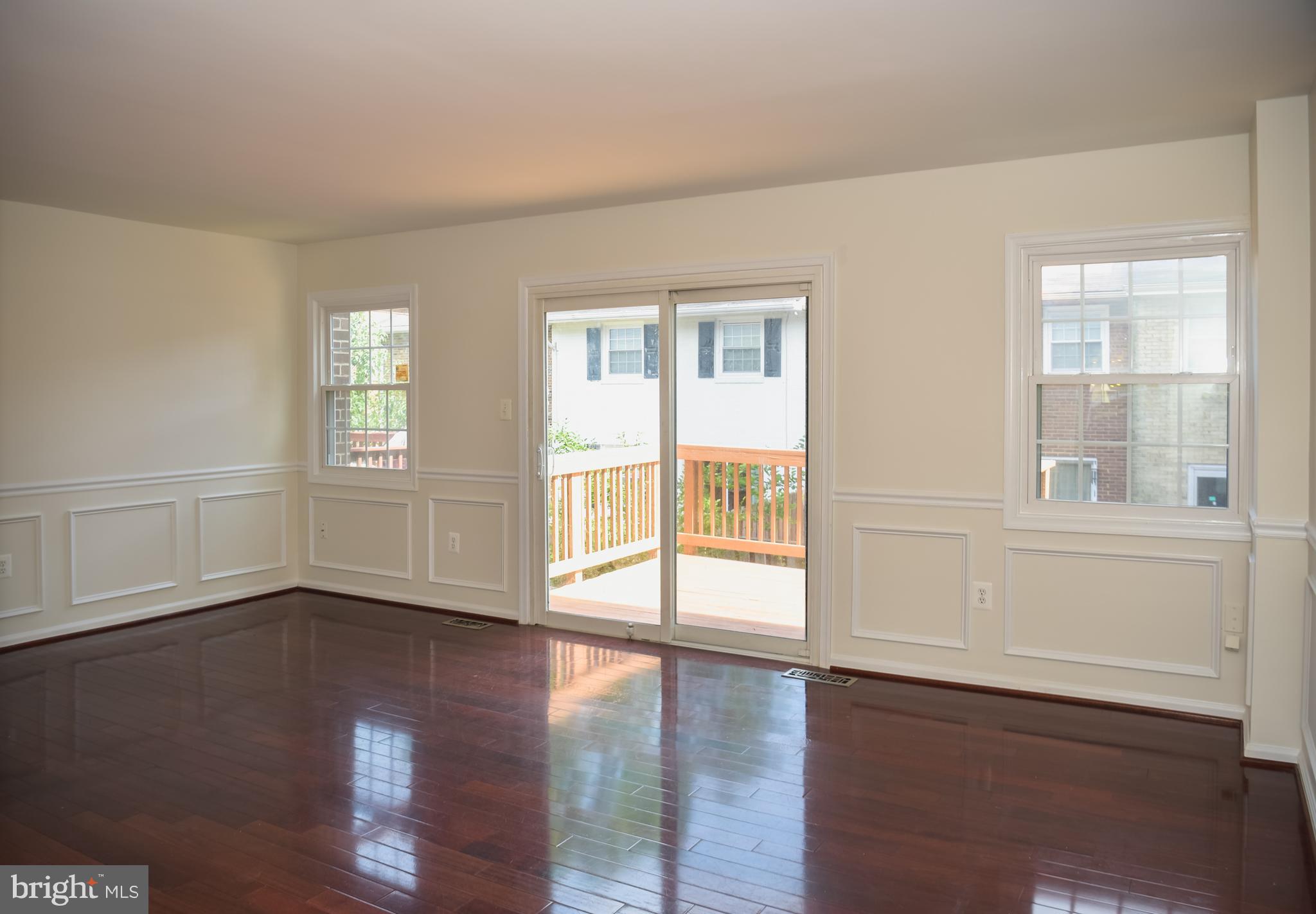 LONDON TOWNE - Residential Lease