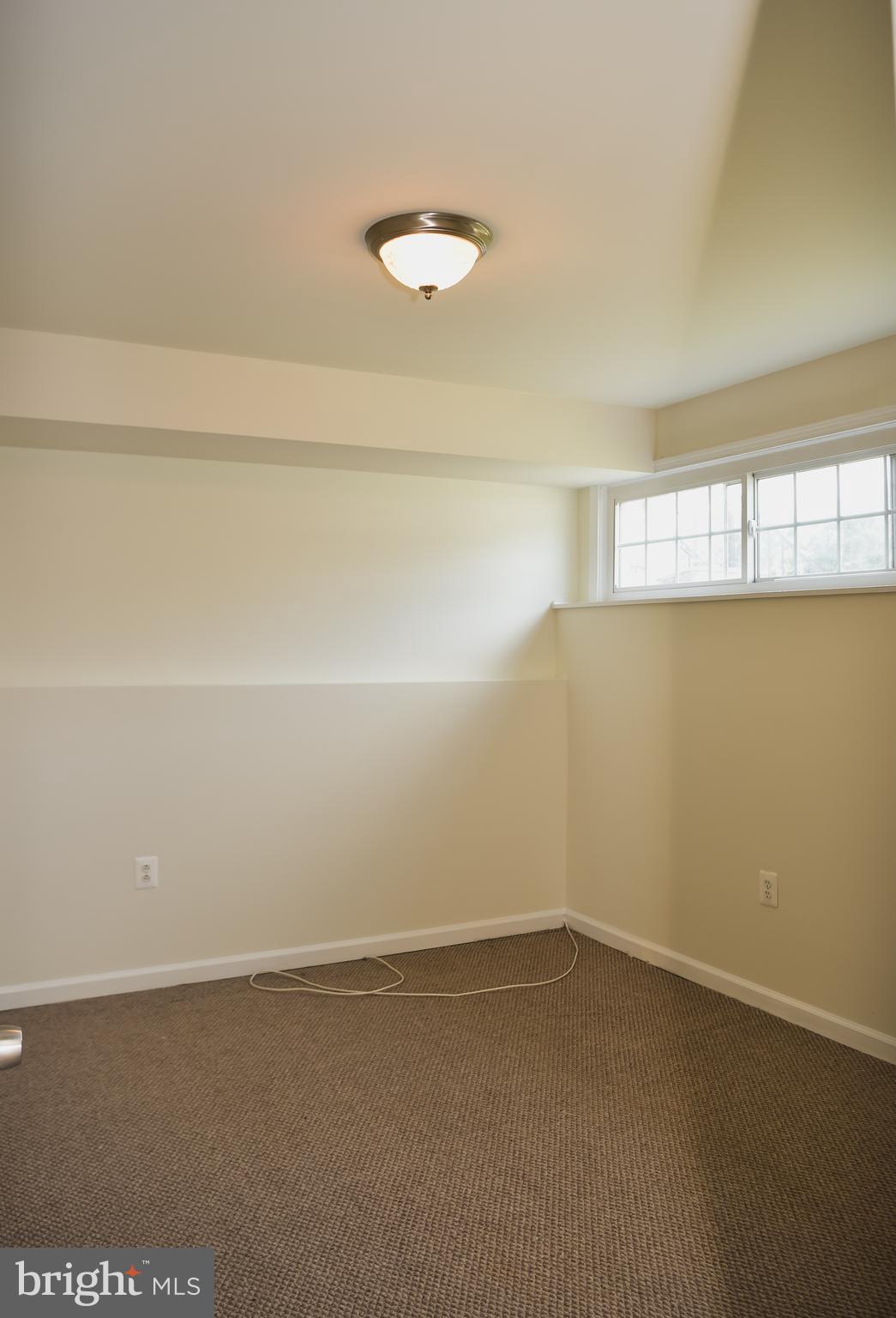 LONDON TOWNE - Residential Lease