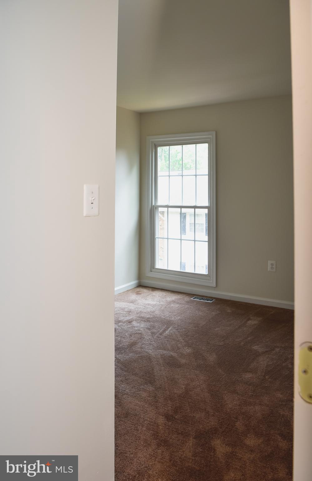 LONDON TOWNE - Residential Lease