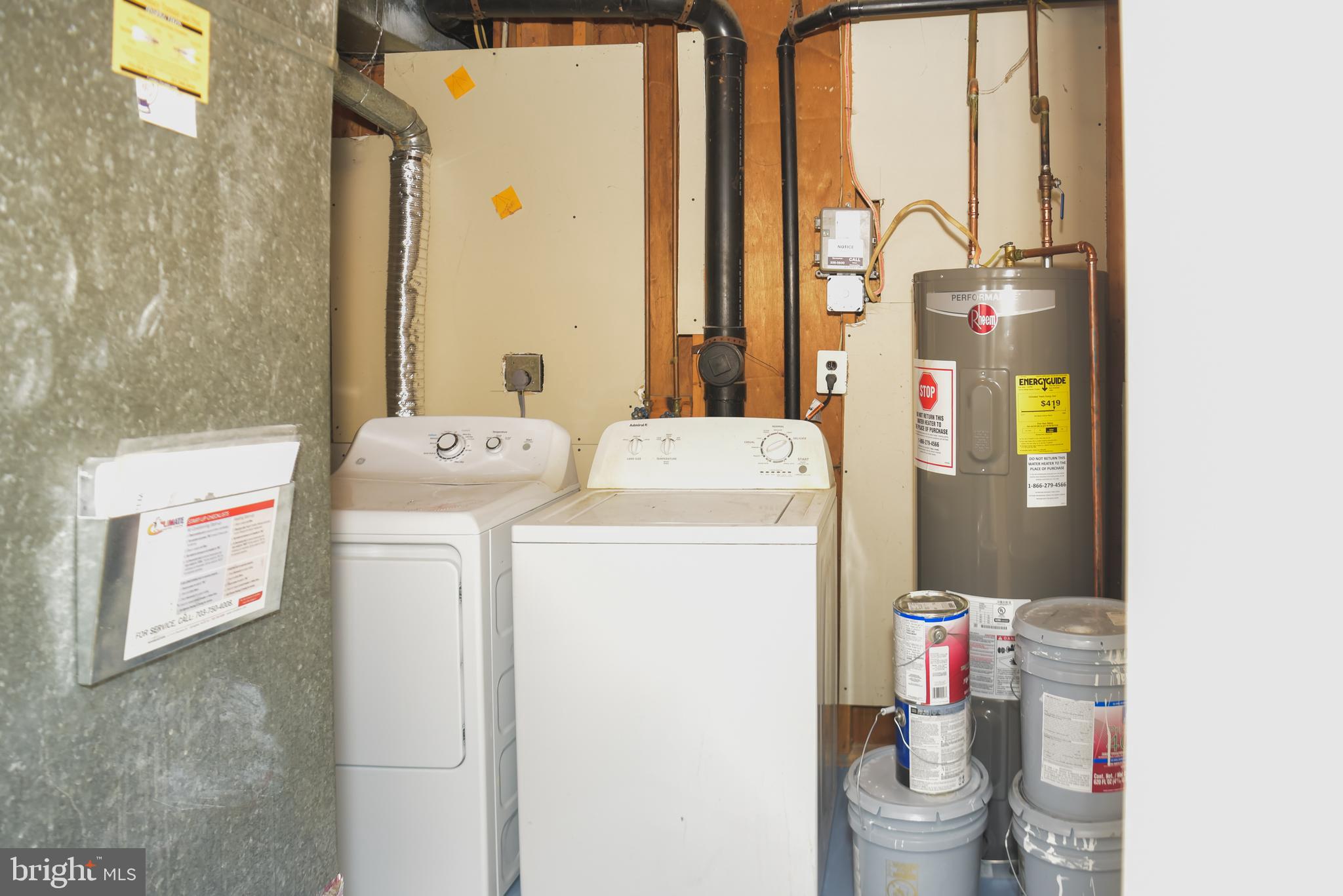 LONDON TOWNE - Residential Lease